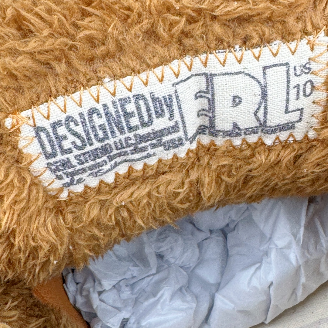 图片[12]-＃GD广顶 ERL 2024S复古潮流面包鞋 品牌起源于洛杉矶，是Eli Russell Linnetz的一个项目。其最初的灵感来自于 Eli Russell Linnetz 家乡的威尼斯海滩—那些冲浪人、板仔以及各种被阳光亲吻的怪人，Eli Russell Linnetz为此专门拍摄了一组型录，呈现出一种迷人的荒谬和多愁善感的90年代怀旧气息。继Kanye、Justin Bieber等潮咖率先上身之后，越来越多时尚博主、潮流懂哥也纷纷加入购买行列，高饱和度撞色的帽衫和羽绒夹克已经成为ERL的超级爆款。如同被酵母充分发酵烤制的蓬松面包般膨胀的滑板鞋，在趋势风水轮流转的潮鞋世界依旧强势挺进2024。由 Eli Russell Linnetz 创立的美国加州西海岸风格潮流品牌 ERL，在去年年初与 Dior Men 合力打造备受好评的 Dior B9S 面包滑板鞋后，终于在今年推出由品牌独立打造的原创鞋款 Vamp Skate 滑板鞋。鞋型依旧膨胀，而毛茸茸的内衬装饰让整体设计恣意又乖张。尺码：35 36 37 38 39 40 41 42 43 44 45-选品中心