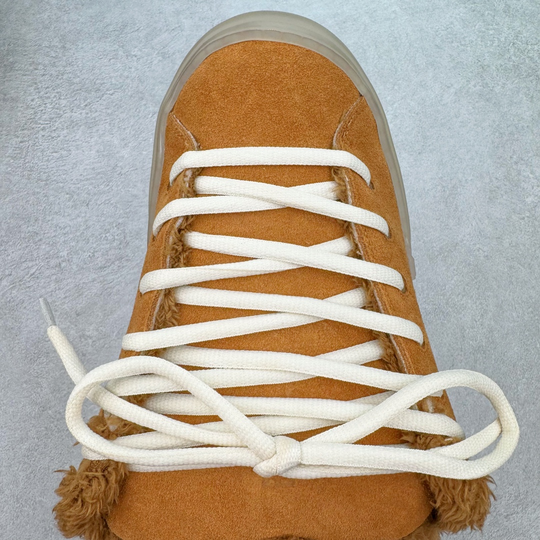 图片[4]-＃GD广顶 ERL 2024S复古潮流面包鞋 品牌起源于洛杉矶，是Eli Russell Linnetz的一个项目。其最初的灵感来自于 Eli Russell Linnetz 家乡的威尼斯海滩—那些冲浪人、板仔以及各种被阳光亲吻的怪人，Eli Russell Linnetz为此专门拍摄了一组型录，呈现出一种迷人的荒谬和多愁善感的90年代怀旧气息。继Kanye、Justin Bieber等潮咖率先上身之后，越来越多时尚博主、潮流懂哥也纷纷加入购买行列，高饱和度撞色的帽衫和羽绒夹克已经成为ERL的超级爆款。如同被酵母充分发酵烤制的蓬松面包般膨胀的滑板鞋，在趋势风水轮流转的潮鞋世界依旧强势挺进2024。由 Eli Russell Linnetz 创立的美国加州西海岸风格潮流品牌 ERL，在去年年初与 Dior Men 合力打造备受好评的 Dior B9S 面包滑板鞋后，终于在今年推出由品牌独立打造的原创鞋款 Vamp Skate 滑板鞋。鞋型依旧膨胀，而毛茸茸的内衬装饰让整体设计恣意又乖张。尺码：35 36 37 38 39 40 41 42 43 44 45-选品中心