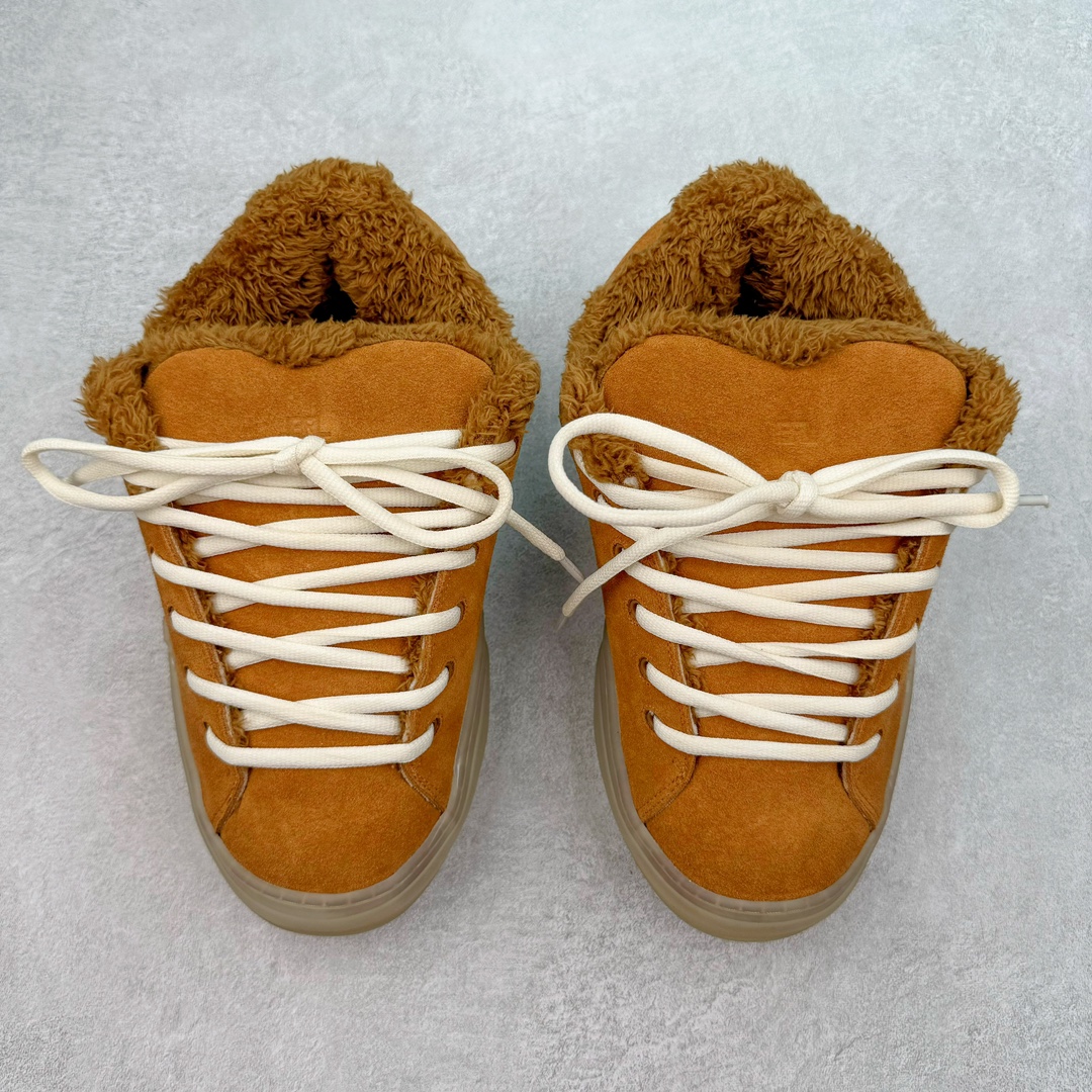 图片[2]-＃GD广顶 ERL 2024S复古潮流面包鞋 品牌起源于洛杉矶，是Eli Russell Linnetz的一个项目。其最初的灵感来自于 Eli Russell Linnetz 家乡的威尼斯海滩—那些冲浪人、板仔以及各种被阳光亲吻的怪人，Eli Russell Linnetz为此专门拍摄了一组型录，呈现出一种迷人的荒谬和多愁善感的90年代怀旧气息。继Kanye、Justin Bieber等潮咖率先上身之后，越来越多时尚博主、潮流懂哥也纷纷加入购买行列，高饱和度撞色的帽衫和羽绒夹克已经成为ERL的超级爆款。如同被酵母充分发酵烤制的蓬松面包般膨胀的滑板鞋，在趋势风水轮流转的潮鞋世界依旧强势挺进2024。由 Eli Russell Linnetz 创立的美国加州西海岸风格潮流品牌 ERL，在去年年初与 Dior Men 合力打造备受好评的 Dior B9S 面包滑板鞋后，终于在今年推出由品牌独立打造的原创鞋款 Vamp Skate 滑板鞋。鞋型依旧膨胀，而毛茸茸的内衬装饰让整体设计恣意又乖张。尺码：35 36 37 38 39 40 41 42 43 44 45-选品中心