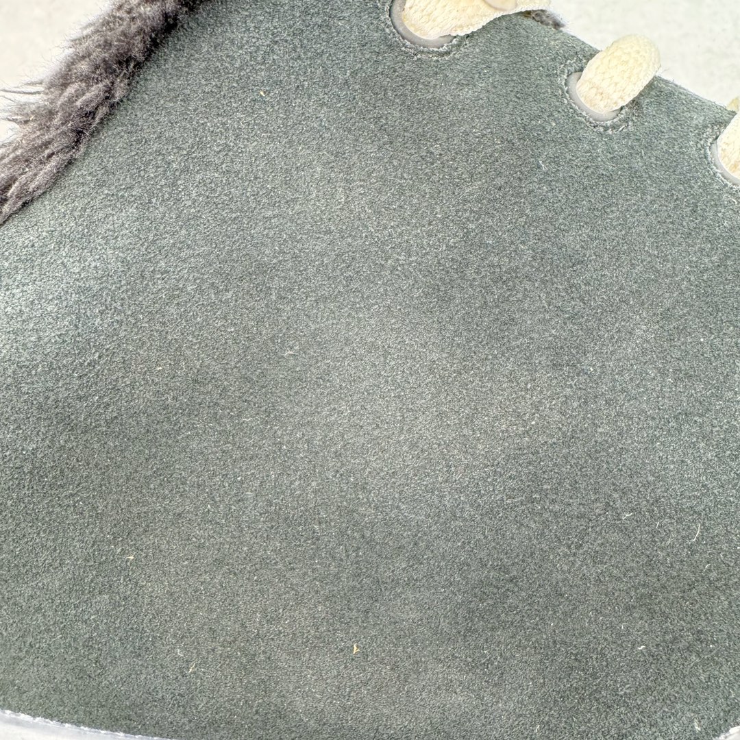 图片[20]-＃GD广顶 ERL 2024S复古潮流面包鞋 品牌起源于洛杉矶，是Eli Russell Linnetz的一个项目。其最初的灵感来自于 Eli Russell Linnetz 家乡的威尼斯海滩—那些冲浪人、板仔以及各种被阳光亲吻的怪人，Eli Russell Linnetz为此专门拍摄了一组型录，呈现出一种迷人的荒谬和多愁善感的90年代怀旧气息。继Kanye、Justin Bieber等潮咖率先上身之后，越来越多时尚博主、潮流懂哥也纷纷加入购买行列，高饱和度撞色的帽衫和羽绒夹克已经成为ERL的超级爆款。如同被酵母充分发酵烤制的蓬松面包般膨胀的滑板鞋，在趋势风水轮流转的潮鞋世界依旧强势挺进2024。由 Eli Russell Linnetz 创立的美国加州西海岸风格潮流品牌 ERL，在去年年初与 Dior Men 合力打造备受好评的 Dior B9S 面包滑板鞋后，终于在今年推出由品牌独立打造的原创鞋款 Vamp Skate 滑板鞋。鞋型依旧膨胀，而毛茸茸的内衬装饰让整体设计恣意又乖张。尺码：35 36 37 38 39 40 41 42 43 44 45-选品中心