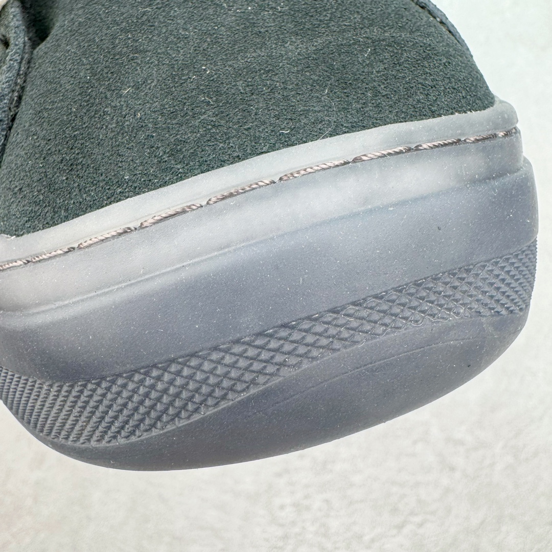 图片[14]-＃GD广顶 ERL 2024S复古潮流面包鞋 品牌起源于洛杉矶，是Eli Russell Linnetz的一个项目。其最初的灵感来自于 Eli Russell Linnetz 家乡的威尼斯海滩—那些冲浪人、板仔以及各种被阳光亲吻的怪人，Eli Russell Linnetz为此专门拍摄了一组型录，呈现出一种迷人的荒谬和多愁善感的90年代怀旧气息。继Kanye、Justin Bieber等潮咖率先上身之后，越来越多时尚博主、潮流懂哥也纷纷加入购买行列，高饱和度撞色的帽衫和羽绒夹克已经成为ERL的超级爆款。如同被酵母充分发酵烤制的蓬松面包般膨胀的滑板鞋，在趋势风水轮流转的潮鞋世界依旧强势挺进2024。由 Eli Russell Linnetz 创立的美国加州西海岸风格潮流品牌 ERL，在去年年初与 Dior Men 合力打造备受好评的 Dior B9S 面包滑板鞋后，终于在今年推出由品牌独立打造的原创鞋款 Vamp Skate 滑板鞋。鞋型依旧膨胀，而毛茸茸的内衬装饰让整体设计恣意又乖张。尺码：35 36 37 38 39 40 41 42 43 44 45-选品中心