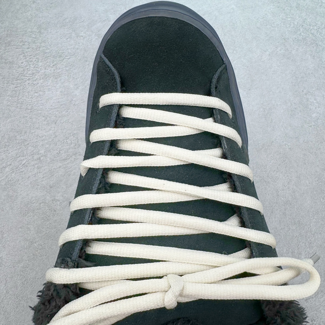 图片[4]-＃GD广顶 ERL 2024S复古潮流面包鞋 品牌起源于洛杉矶，是Eli Russell Linnetz的一个项目。其最初的灵感来自于 Eli Russell Linnetz 家乡的威尼斯海滩—那些冲浪人、板仔以及各种被阳光亲吻的怪人，Eli Russell Linnetz为此专门拍摄了一组型录，呈现出一种迷人的荒谬和多愁善感的90年代怀旧气息。继Kanye、Justin Bieber等潮咖率先上身之后，越来越多时尚博主、潮流懂哥也纷纷加入购买行列，高饱和度撞色的帽衫和羽绒夹克已经成为ERL的超级爆款。如同被酵母充分发酵烤制的蓬松面包般膨胀的滑板鞋，在趋势风水轮流转的潮鞋世界依旧强势挺进2024。由 Eli Russell Linnetz 创立的美国加州西海岸风格潮流品牌 ERL，在去年年初与 Dior Men 合力打造备受好评的 Dior B9S 面包滑板鞋后，终于在今年推出由品牌独立打造的原创鞋款 Vamp Skate 滑板鞋。鞋型依旧膨胀，而毛茸茸的内衬装饰让整体设计恣意又乖张。尺码：35 36 37 38 39 40 41 42 43 44 45-选品中心