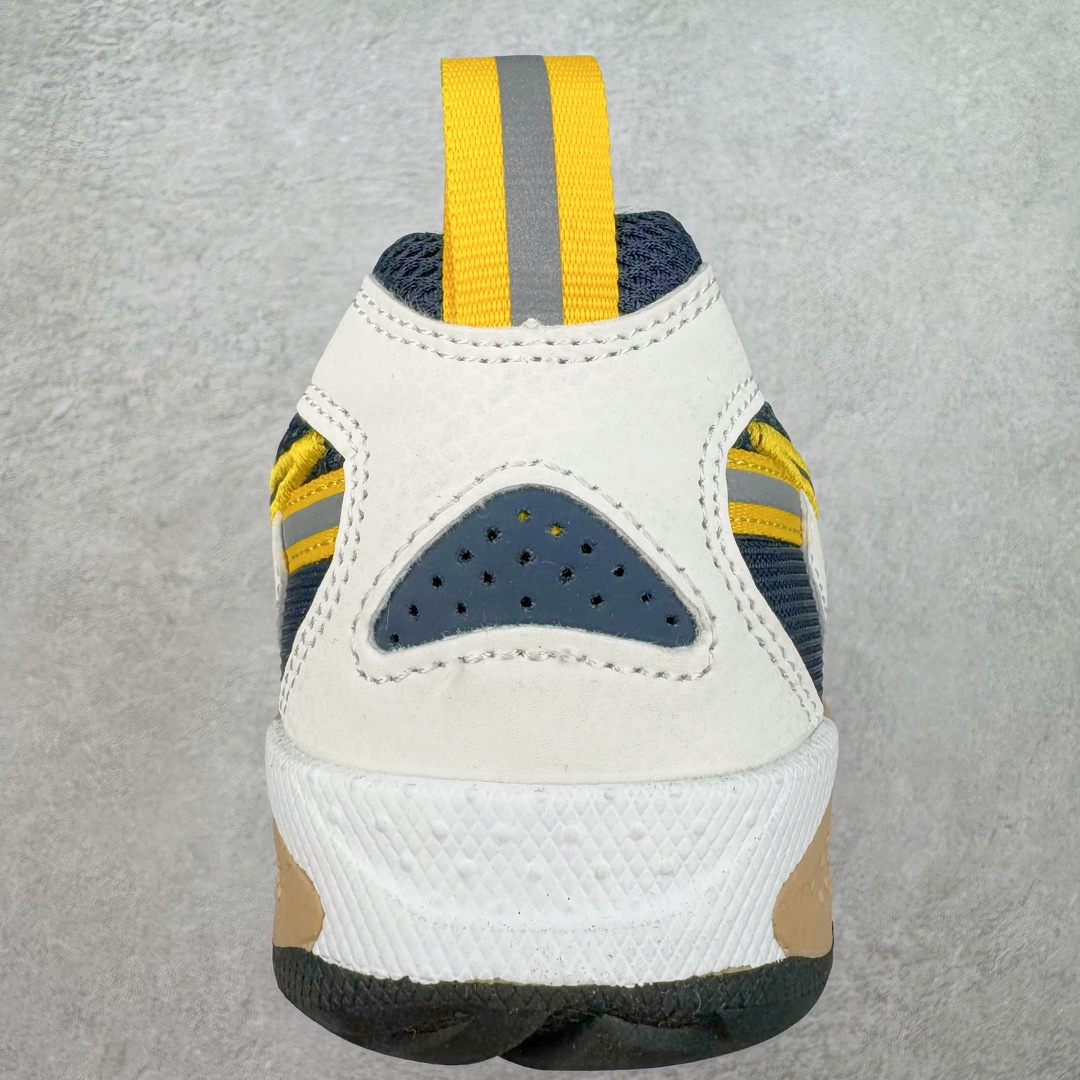 图片[8]-NIKE JAM 系列舒适时尚防滑耐磨低帮生活休闲鞋 FN0314-100 采用鞋面合成皮革与网眼布设计 以便于运动员在霹雳舞运动中的保护和耐穿 中底设计细节采用翻转SWOOSH设计 使得倒立动作时更显帅气 鞋子中的整体结构下降 有助于提供更好的缓震效果 设计语言来与NIKE 2000年跑跑鞋中汲取的材料组合以及设计语言 鞋子在线条处大量采用反光效果 尺码：36 36.5 37.5 38 38.5 39 40 40.5 41 42 42.5 43 44 44.5 45 46-选品中心