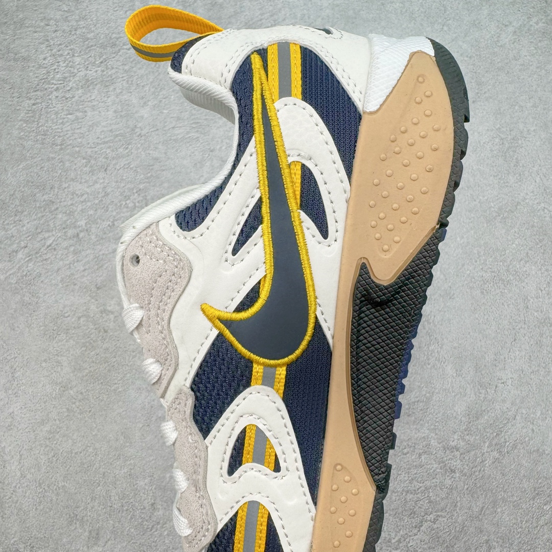 图片[7]-NIKE JAM 系列舒适时尚防滑耐磨低帮生活休闲鞋 FN0314-100 采用鞋面合成皮革与网眼布设计 以便于运动员在霹雳舞运动中的保护和耐穿 中底设计细节采用翻转SWOOSH设计 使得倒立动作时更显帅气 鞋子中的整体结构下降 有助于提供更好的缓震效果 设计语言来与NIKE 2000年跑跑鞋中汲取的材料组合以及设计语言 鞋子在线条处大量采用反光效果 尺码：36 36.5 37.5 38 38.5 39 40 40.5 41 42 42.5 43 44 44.5 45 46-选品中心