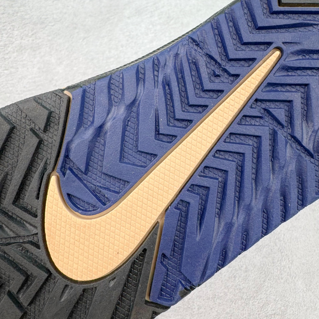 图片[16]-NIKE JAM 系列舒适时尚防滑耐磨低帮生活休闲鞋 FN0314-100 采用鞋面合成皮革与网眼布设计 以便于运动员在霹雳舞运动中的保护和耐穿 中底设计细节采用翻转SWOOSH设计 使得倒立动作时更显帅气 鞋子中的整体结构下降 有助于提供更好的缓震效果 设计语言来与NIKE 2000年跑跑鞋中汲取的材料组合以及设计语言 鞋子在线条处大量采用反光效果 尺码：36 36.5 37.5 38 38.5 39 40 40.5 41 42 42.5 43 44 44.5 45 46-选品中心