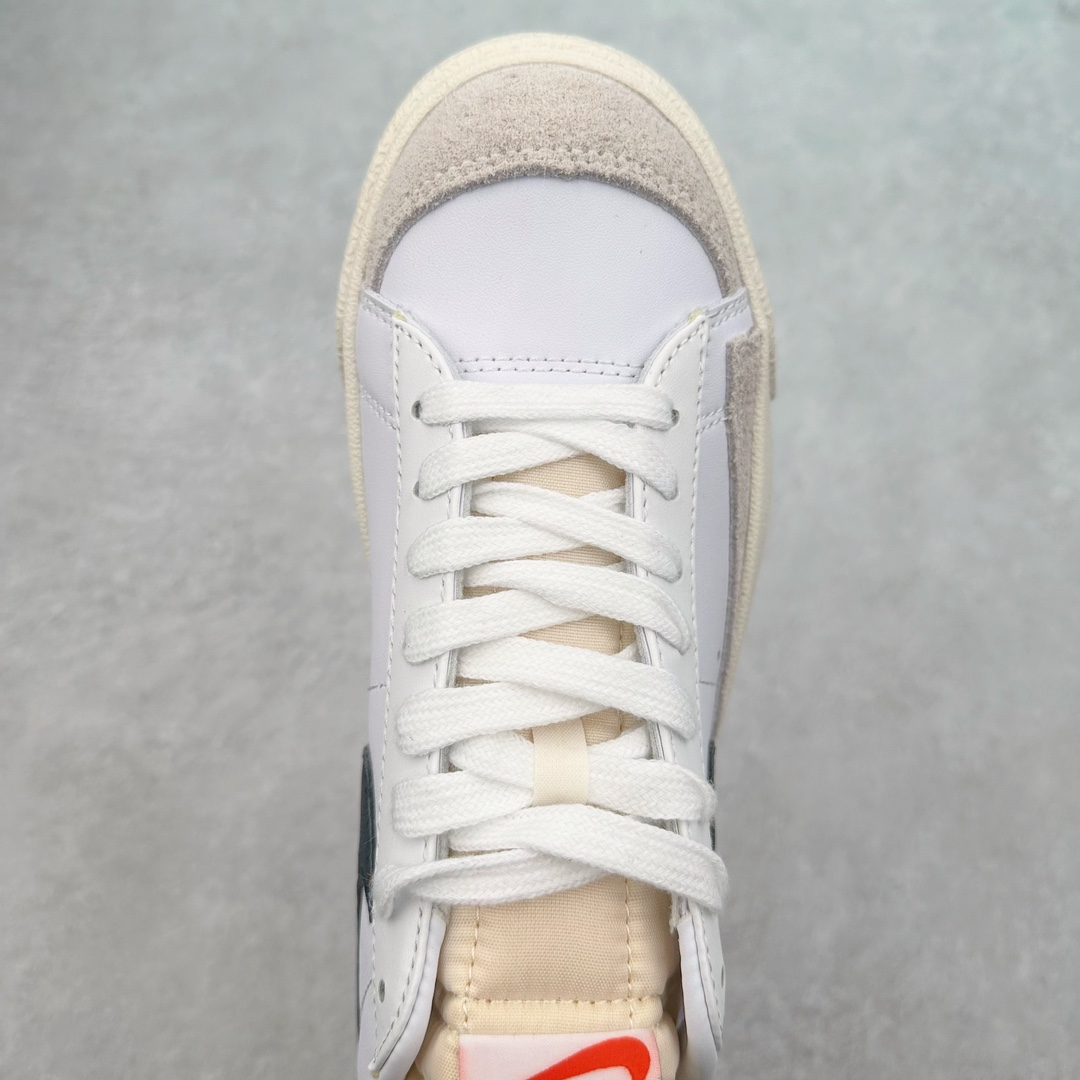 图片[4]-＃特价福利 NK Blazer Low \’77 Jumbo 开拓者大钩 DQ1470 焕新升级经典 Blazer 鞋款 大号 Swoosh 突出新时代更加张扬的潮流感 对经典的又一次改良升级 大号 Swoosh 设计结合宽大鞋带 符合当下潮流意趣 橡胶外底融入凸起人字形底纹增添几分户外感觉 尺码：36 36.5 37.5 38 38.5 39 40 40.5 41 42 42.5 43 44 44.5 45-选品中心