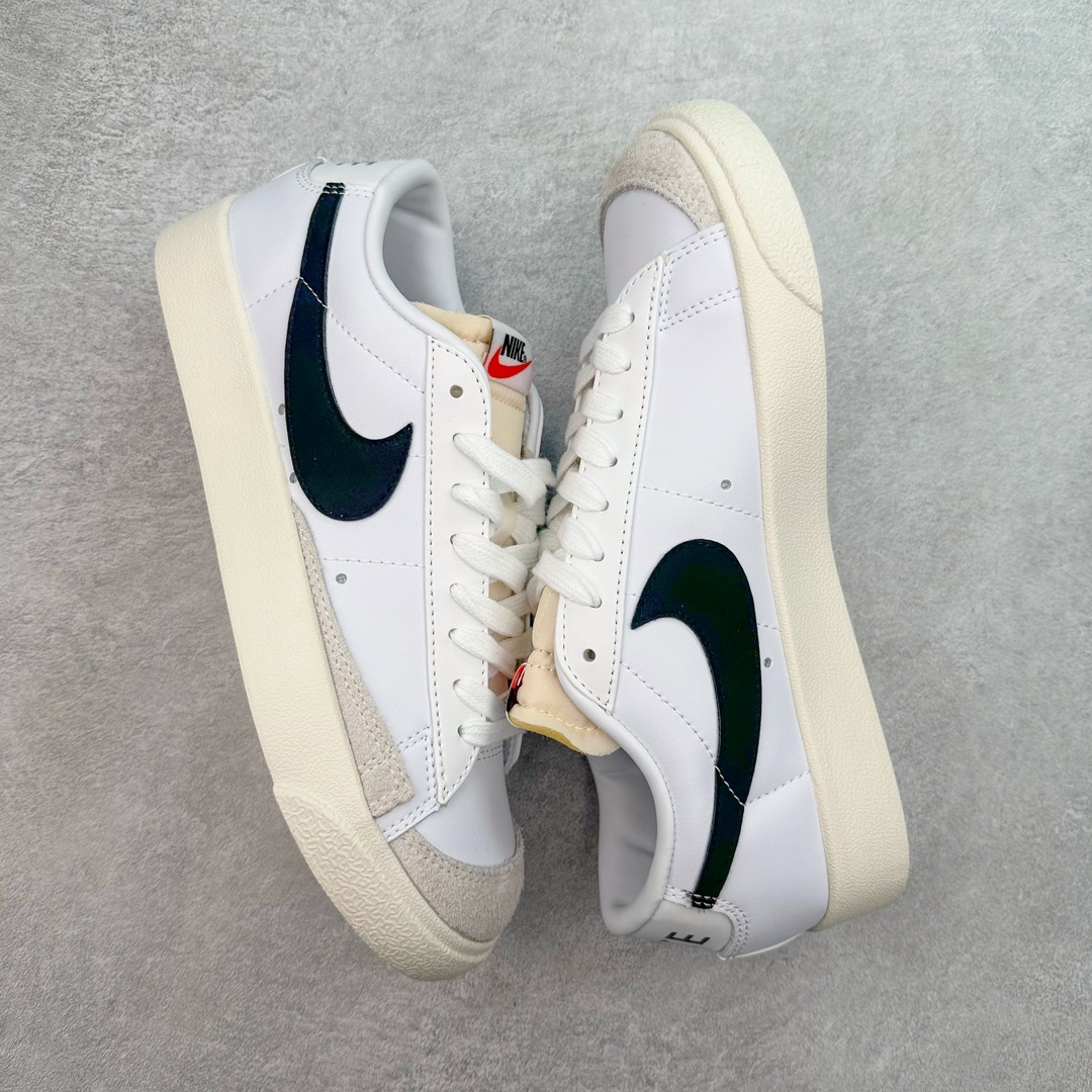 图片[3]-＃特价福利 NK Blazer Low \’77 Jumbo 开拓者大钩 DQ1470 焕新升级经典 Blazer 鞋款 大号 Swoosh 突出新时代更加张扬的潮流感 对经典的又一次改良升级 大号 Swoosh 设计结合宽大鞋带 符合当下潮流意趣 橡胶外底融入凸起人字形底纹增添几分户外感觉 尺码：36 36.5 37.5 38 38.5 39 40 40.5 41 42 42.5 43 44 44.5 45-选品中心