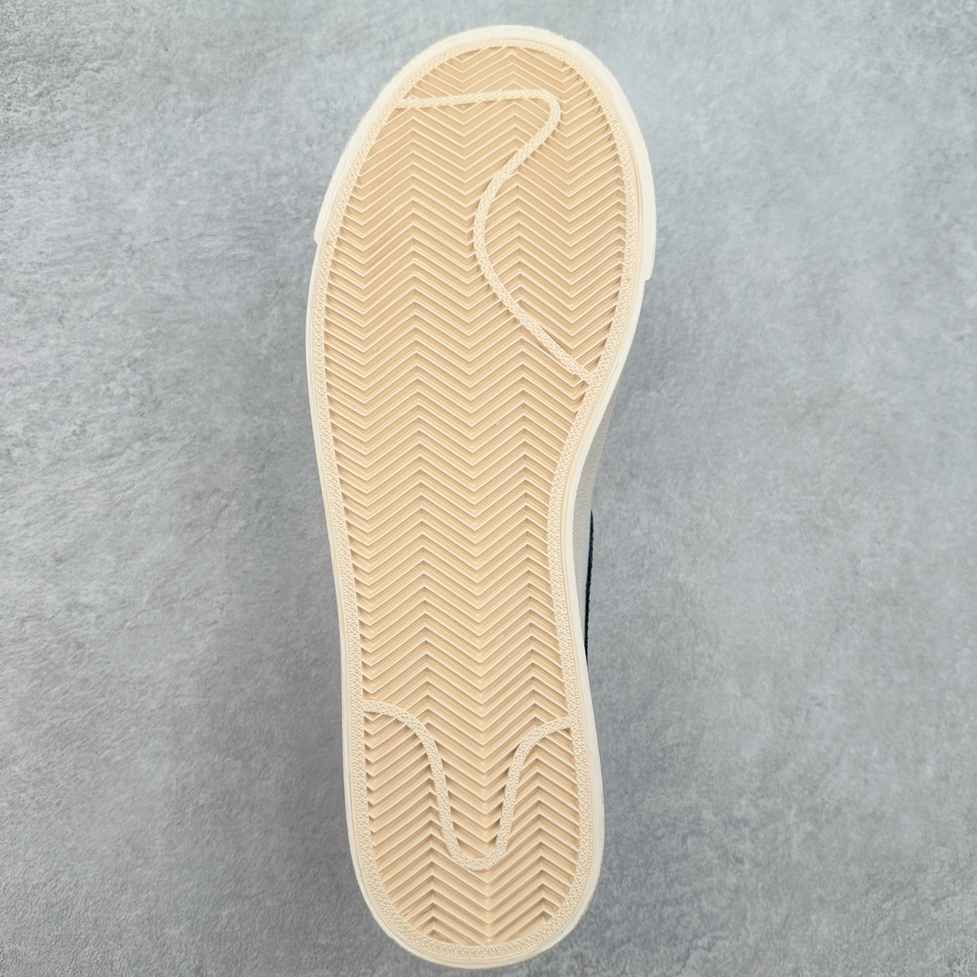 图片[9]-＃特价福利 NK Blazer Low \’77 Jumbo 开拓者大钩 DQ1470 焕新升级经典 Blazer 鞋款 大号 Swoosh 突出新时代更加张扬的潮流感 对经典的又一次改良升级 大号 Swoosh 设计结合宽大鞋带 符合当下潮流意趣 橡胶外底融入凸起人字形底纹增添几分户外感觉 尺码：36 36.5 37.5 38 38.5 39 40 40.5 41 42 42.5 43 44 44.5 45-选品中心