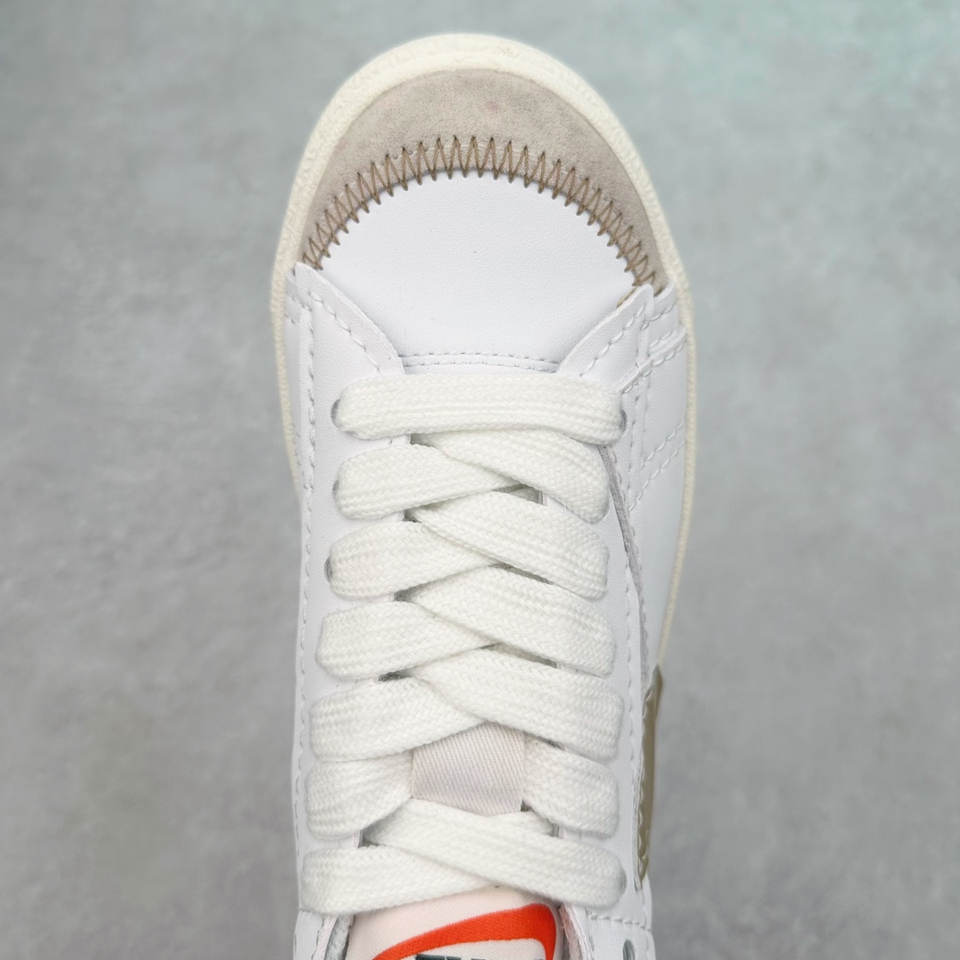 图片[4]-＃特价福利 NK Blazer Low \’77 Jumbo 开拓者大钩 DQ1470 焕新升级经典 Blazer 鞋款 大号 Swoosh 突出新时代更加张扬的潮流感 对经典的又一次改良升级 大号 Swoosh 设计结合宽大鞋带 符合当下潮流意趣 橡胶外底融入凸起人字形底纹增添几分户外感觉 尺码：36 36.5 37.5 38 38.5 39 40 40.5 41 42 42.5 43 44 44.5 45-选品中心