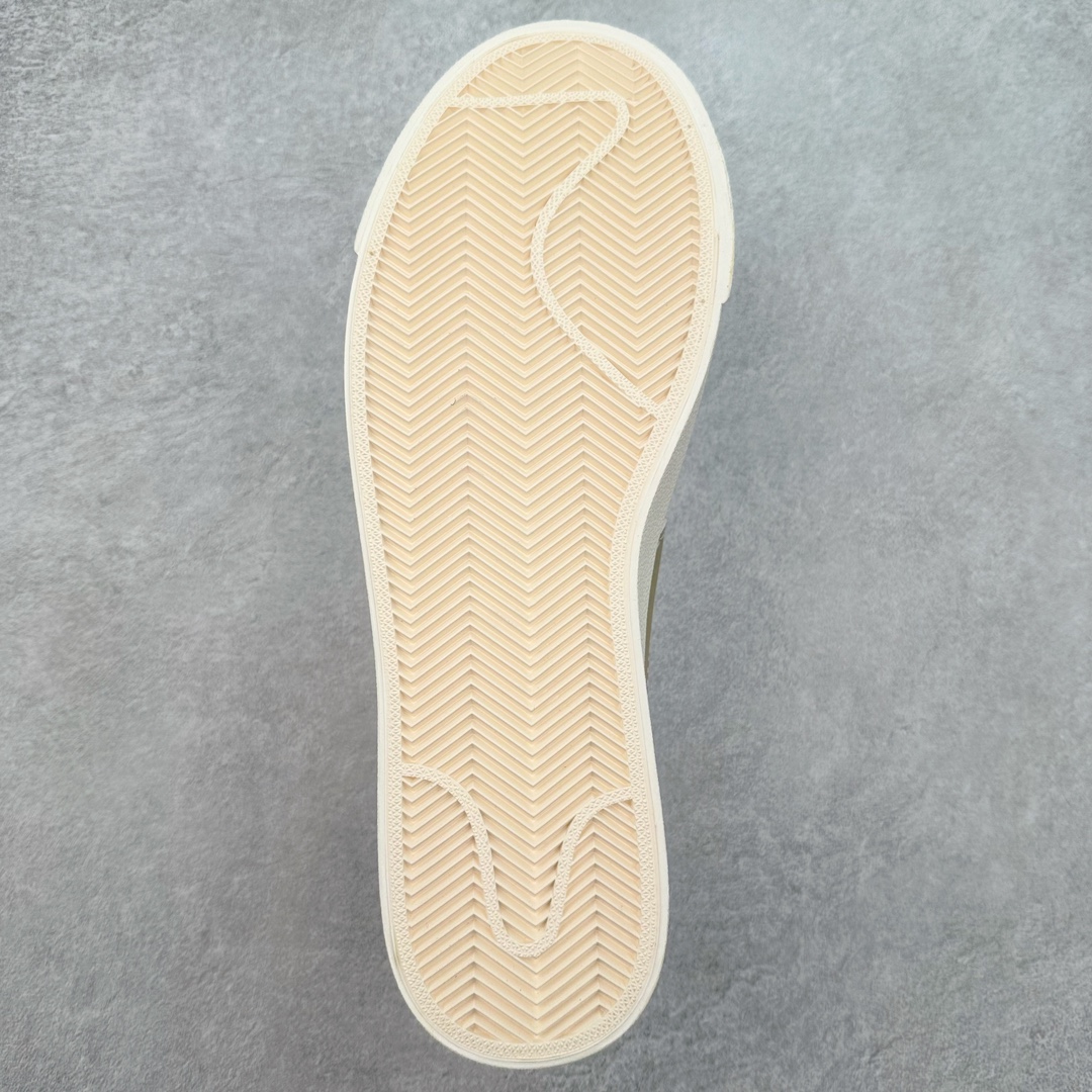 图片[9]-＃特价福利 NK Blazer Low \’77 Jumbo 开拓者大钩 DQ1470 焕新升级经典 Blazer 鞋款 大号 Swoosh 突出新时代更加张扬的潮流感 对经典的又一次改良升级 大号 Swoosh 设计结合宽大鞋带 符合当下潮流意趣 橡胶外底融入凸起人字形底纹增添几分户外感觉 尺码：36 36.5 37.5 38 38.5 39 40 40.5 41 42 42.5 43 44 44.5 45-选品中心