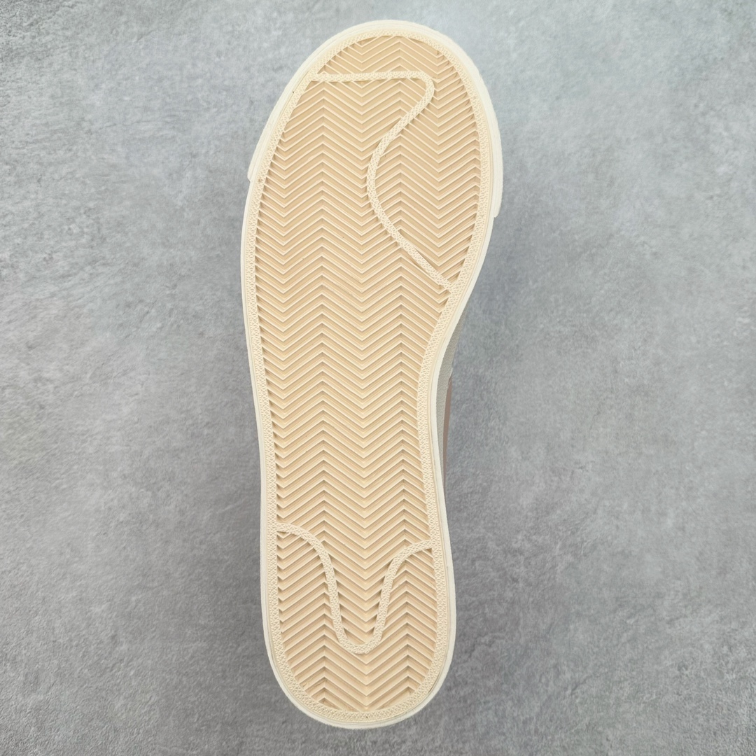 图片[9]-＃特价福利 NK Blazer Low \’77 Jumbo 开拓者大钩 DQ1470 焕新升级经典 Blazer 鞋款 大号 Swoosh 突出新时代更加张扬的潮流感 对经典的又一次改良升级 大号 Swoosh 设计结合宽大鞋带 符合当下潮流意趣 橡胶外底融入凸起人字形底纹增添几分户外感觉 尺码：36 36.5 37.5 38 38.5 39 40 40.5 41 42 42.5 43 44 44.5 45-选品中心