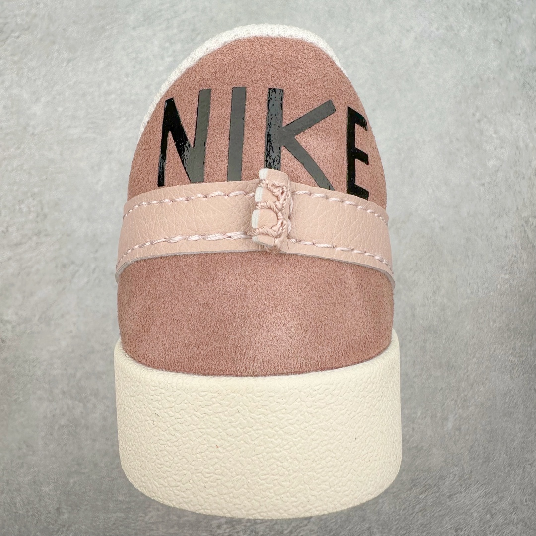 图片[8]-＃特价福利 NK Blazer Low \’77 Jumbo 开拓者大钩 DQ1470 焕新升级经典 Blazer 鞋款 大号 Swoosh 突出新时代更加张扬的潮流感 对经典的又一次改良升级 大号 Swoosh 设计结合宽大鞋带 符合当下潮流意趣 橡胶外底融入凸起人字形底纹增添几分户外感觉 尺码：36 36.5 37.5 38 38.5 39 40 40.5 41 42 42.5 43 44 44.5 45-选品中心