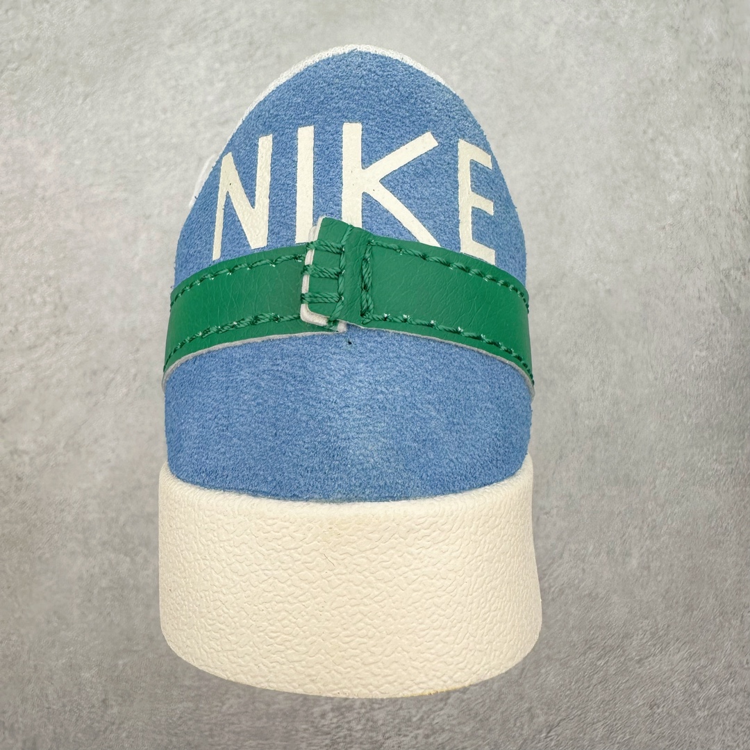 图片[8]-＃特价福利 NK Blazer Low \’77 Jumbo 开拓者大钩 DQ1470 焕新升级经典 Blazer 鞋款 大号 Swoosh 突出新时代更加张扬的潮流感 对经典的又一次改良升级 大号 Swoosh 设计结合宽大鞋带 符合当下潮流意趣 橡胶外底融入凸起人字形底纹增添几分户外感觉 尺码：36 36.5 37.5 38 38.5 39 40 40.5 41 42 42.5 43 44 44.5 45-选品中心