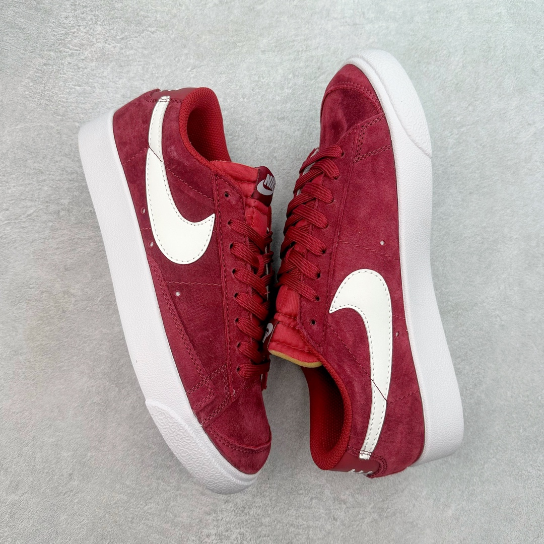 图片[3]-＃特价福利 NK Blazer Low \’77 Jumbo 开拓者大钩 DQ1470 焕新升级经典 Blazer 鞋款 大号 Swoosh 突出新时代更加张扬的潮流感 对经典的又一次改良升级 大号 Swoosh 设计结合宽大鞋带 符合当下潮流意趣 橡胶外底融入凸起人字形底纹增添几分户外感觉 尺码：36 36.5 37.5 38 38.5 39 40 40.5 41 42 42.5 43 44 44.5 45-选品中心