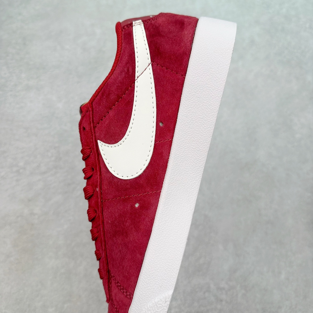 图片[7]-＃特价福利 NK Blazer Low \’77 Jumbo 开拓者大钩 DQ1470 焕新升级经典 Blazer 鞋款 大号 Swoosh 突出新时代更加张扬的潮流感 对经典的又一次改良升级 大号 Swoosh 设计结合宽大鞋带 符合当下潮流意趣 橡胶外底融入凸起人字形底纹增添几分户外感觉 尺码：36 36.5 37.5 38 38.5 39 40 40.5 41 42 42.5 43 44 44.5 45-选品中心