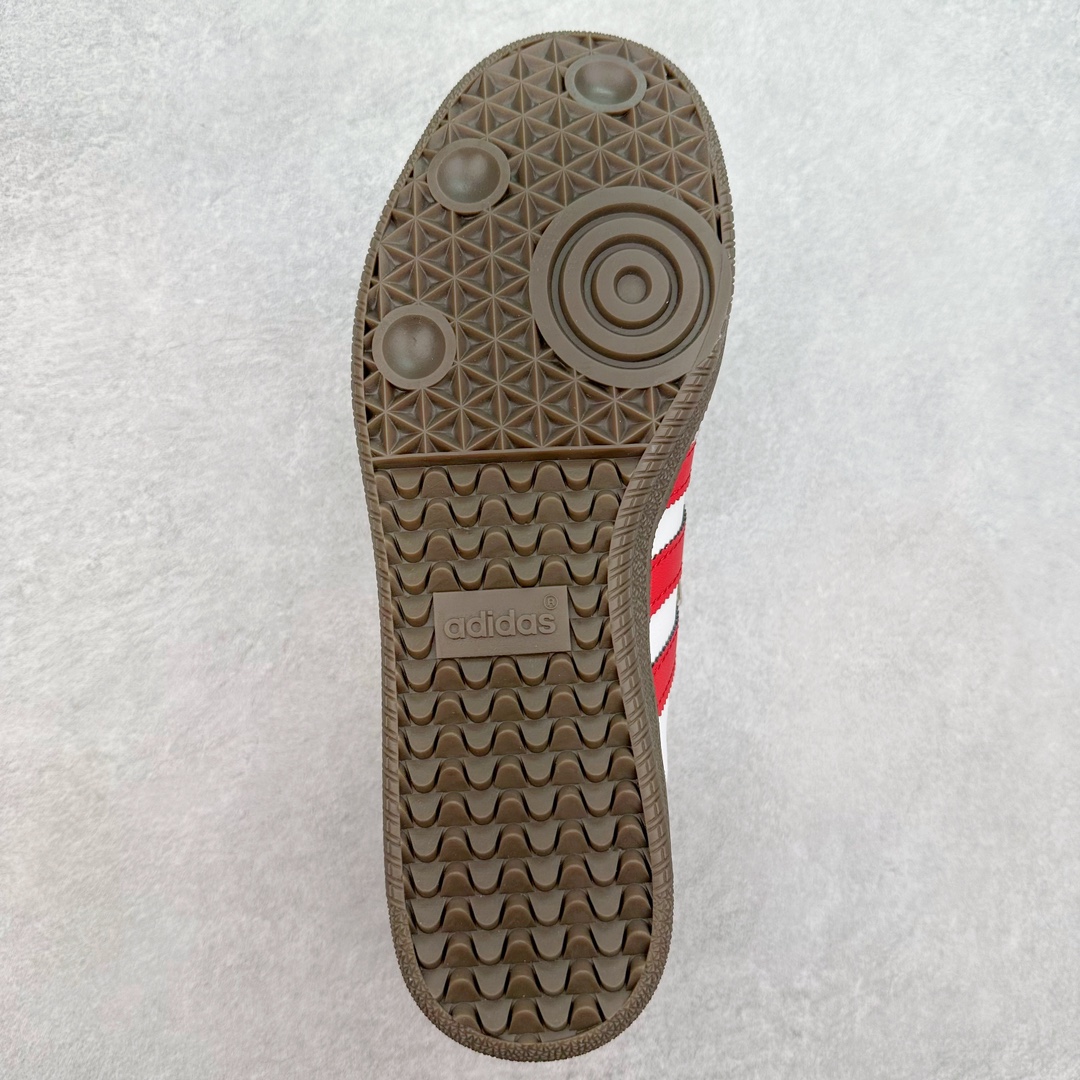 图片[9]-＃特价福利 AD Original Samba OG/Gazelle Indoor Trainers 复古经典轻便板鞋 口碑大厂出品 品控大底版型不断改良更新 全套原纸板楦头开发 确保原汁原味 完美呈现桑巴版型 一比一鞋头弧度高度鞋身弧度 此版本只针对中端市场 皮料材质有所更替 其他数据细节工艺流程均保持一致 绝不口嗨 细节品控鞋型随意对比 正确烫金高频细节 原装纳米超迁皮料 独家私模橡胶大底 原盒原配 这款桑巴鞋展示了高质量的工艺 带有装饰的超锁缝制和无缝的手感 柔软、柔软的皮革造型和标志性的3条纹完成了精致的外观 正规合身鞋带 鞋面上有绒面鞋垫 橡胶鞋底 享受正畸套筒软感 自50年代首次亮相以来就一直在赢得粉丝的青睐 尺码：36 36.5 37.5 38 38.5 39 40 40.5 41 42 42.5 43 44 44.5 45-选品中心