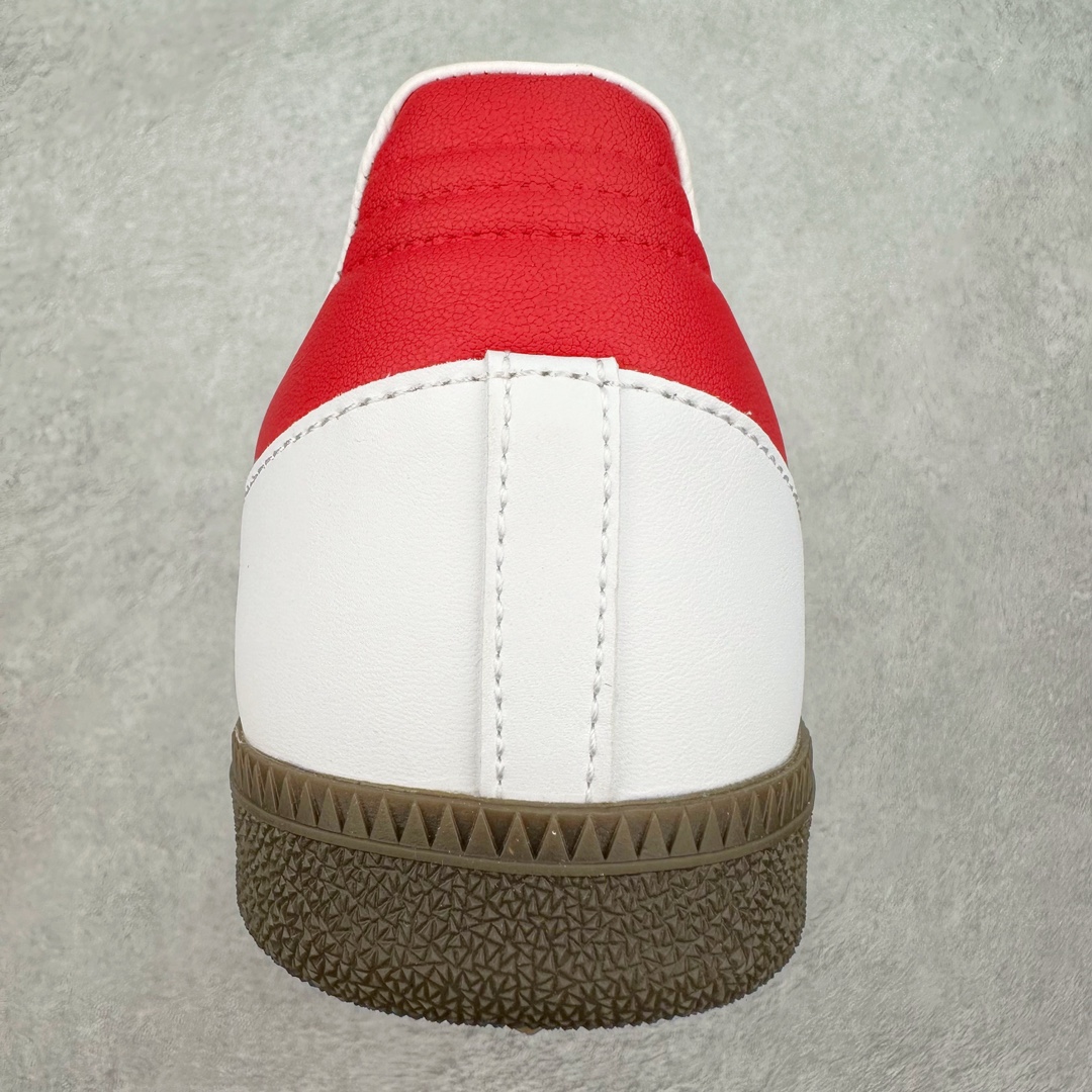 图片[8]-＃特价福利 AD Original Samba OG/Gazelle Indoor Trainers 复古经典轻便板鞋 口碑大厂出品 品控大底版型不断改良更新 全套原纸板楦头开发 确保原汁原味 完美呈现桑巴版型 一比一鞋头弧度高度鞋身弧度 此版本只针对中端市场 皮料材质有所更替 其他数据细节工艺流程均保持一致 绝不口嗨 细节品控鞋型随意对比 正确烫金高频细节 原装纳米超迁皮料 独家私模橡胶大底 原盒原配 这款桑巴鞋展示了高质量的工艺 带有装饰的超锁缝制和无缝的手感 柔软、柔软的皮革造型和标志性的3条纹完成了精致的外观 正规合身鞋带 鞋面上有绒面鞋垫 橡胶鞋底 享受正畸套筒软感 自50年代首次亮相以来就一直在赢得粉丝的青睐 尺码：36 36.5 37.5 38 38.5 39 40 40.5 41 42 42.5 43 44 44.5 45-选品中心