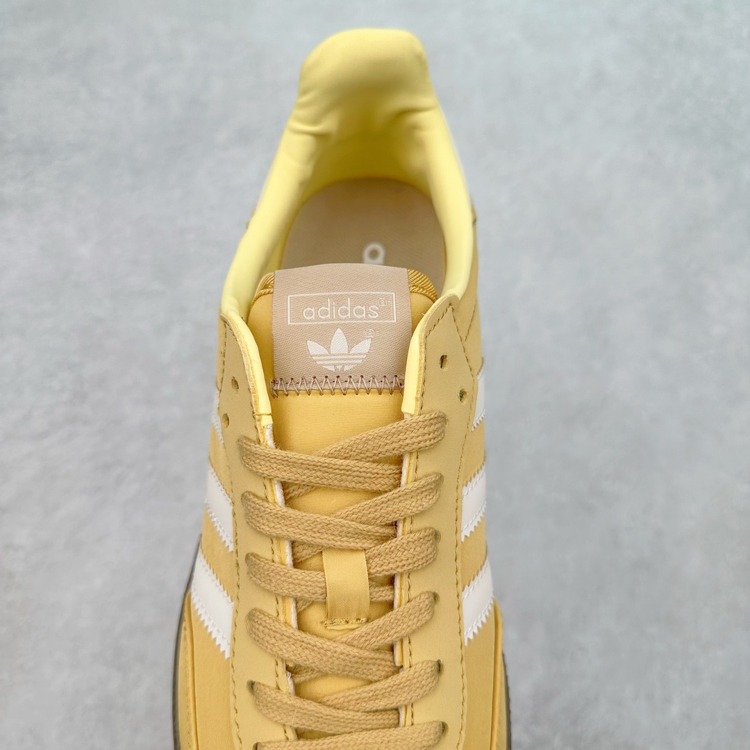 图片[5]-＃特价福利 AD Original Samba OG/Gazelle Indoor Trainers 复古经典轻便板鞋 口碑大厂出品 品控大底版型不断改良更新 全套原纸板楦头开发 确保原汁原味 完美呈现桑巴版型 一比一鞋头弧度高度鞋身弧度 此版本只针对中端市场 皮料材质有所更替 其他数据细节工艺流程均保持一致 绝不口嗨 细节品控鞋型随意对比 正确烫金高频细节 原装纳米超迁皮料 独家私模橡胶大底 原盒原配 这款桑巴鞋展示了高质量的工艺 带有装饰的超锁缝制和无缝的手感 柔软、柔软的皮革造型和标志性的3条纹完成了精致的外观 正规合身鞋带 鞋面上有绒面鞋垫 橡胶鞋底 享受正畸套筒软感 自50年代首次亮相以来就一直在赢得粉丝的青睐 尺码：36 36.5 37.5 38 38.5 39 40 40.5 41 42 42.5 43 44 44.5 45-选品中心