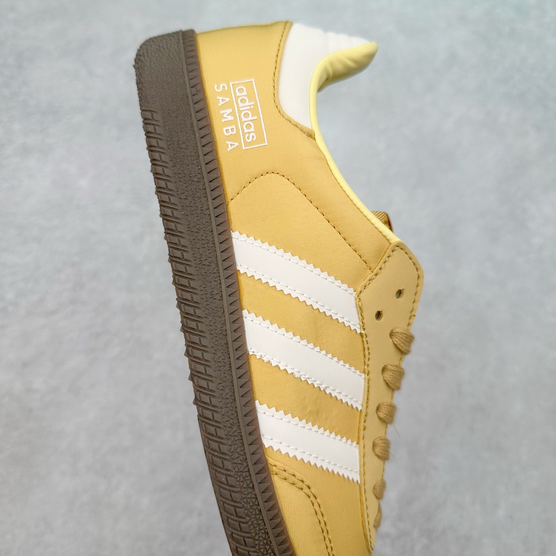 图片[6]-＃特价福利 AD Original Samba OG/Gazelle Indoor Trainers 复古经典轻便板鞋 口碑大厂出品 品控大底版型不断改良更新 全套原纸板楦头开发 确保原汁原味 完美呈现桑巴版型 一比一鞋头弧度高度鞋身弧度 此版本只针对中端市场 皮料材质有所更替 其他数据细节工艺流程均保持一致 绝不口嗨 细节品控鞋型随意对比 正确烫金高频细节 原装纳米超迁皮料 独家私模橡胶大底 原盒原配 这款桑巴鞋展示了高质量的工艺 带有装饰的超锁缝制和无缝的手感 柔软、柔软的皮革造型和标志性的3条纹完成了精致的外观 正规合身鞋带 鞋面上有绒面鞋垫 橡胶鞋底 享受正畸套筒软感 自50年代首次亮相以来就一直在赢得粉丝的青睐 尺码：36 36.5 37.5 38 38.5 39 40 40.5 41 42 42.5 43 44 44.5 45-选品中心