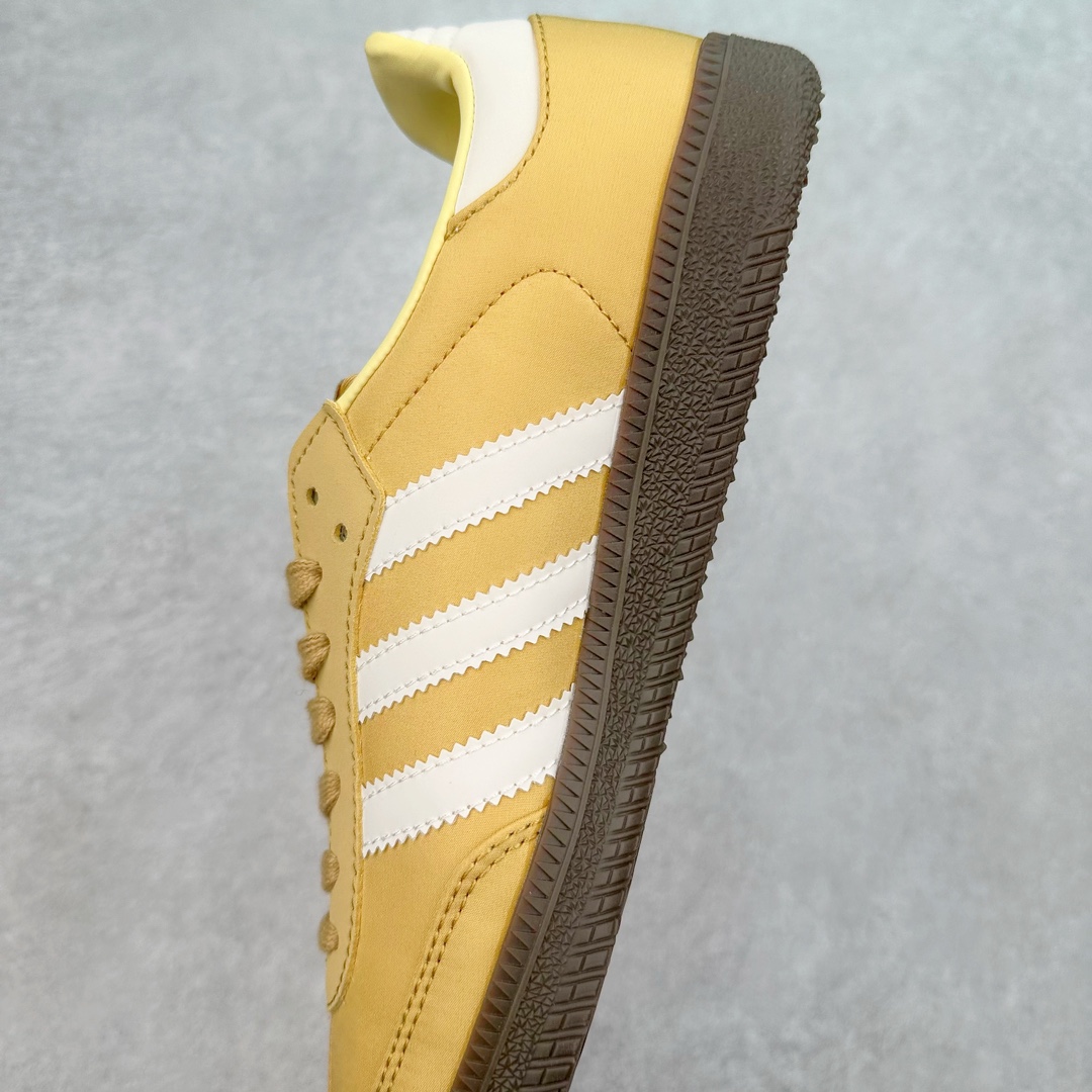 图片[7]-＃特价福利 AD Original Samba OG/Gazelle Indoor Trainers 复古经典轻便板鞋 口碑大厂出品 品控大底版型不断改良更新 全套原纸板楦头开发 确保原汁原味 完美呈现桑巴版型 一比一鞋头弧度高度鞋身弧度 此版本只针对中端市场 皮料材质有所更替 其他数据细节工艺流程均保持一致 绝不口嗨 细节品控鞋型随意对比 正确烫金高频细节 原装纳米超迁皮料 独家私模橡胶大底 原盒原配 这款桑巴鞋展示了高质量的工艺 带有装饰的超锁缝制和无缝的手感 柔软、柔软的皮革造型和标志性的3条纹完成了精致的外观 正规合身鞋带 鞋面上有绒面鞋垫 橡胶鞋底 享受正畸套筒软感 自50年代首次亮相以来就一直在赢得粉丝的青睐 尺码：36 36.5 37.5 38 38.5 39 40 40.5 41 42 42.5 43 44 44.5 45-选品中心