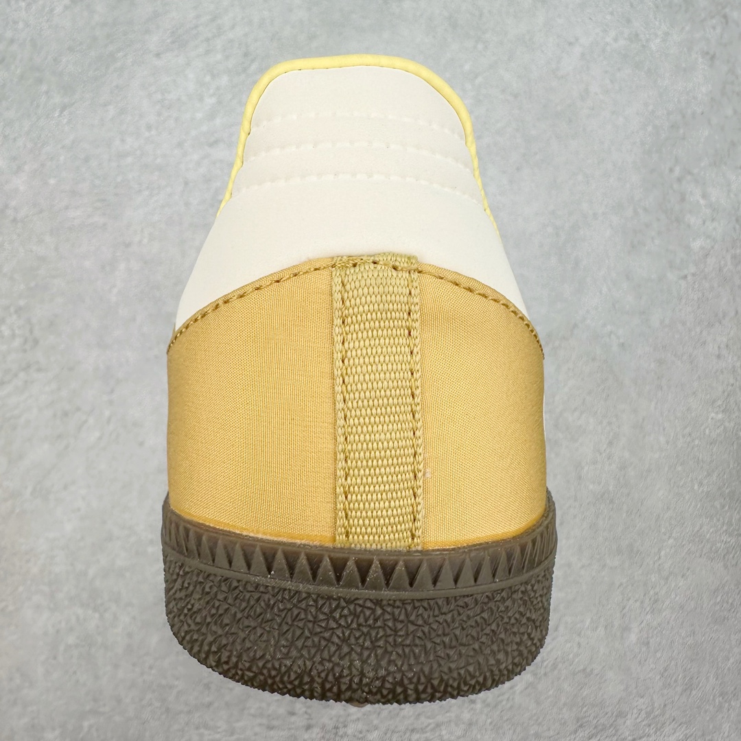 图片[8]-＃特价福利 AD Original Samba OG/Gazelle Indoor Trainers 复古经典轻便板鞋 口碑大厂出品 品控大底版型不断改良更新 全套原纸板楦头开发 确保原汁原味 完美呈现桑巴版型 一比一鞋头弧度高度鞋身弧度 此版本只针对中端市场 皮料材质有所更替 其他数据细节工艺流程均保持一致 绝不口嗨 细节品控鞋型随意对比 正确烫金高频细节 原装纳米超迁皮料 独家私模橡胶大底 原盒原配 这款桑巴鞋展示了高质量的工艺 带有装饰的超锁缝制和无缝的手感 柔软、柔软的皮革造型和标志性的3条纹完成了精致的外观 正规合身鞋带 鞋面上有绒面鞋垫 橡胶鞋底 享受正畸套筒软感 自50年代首次亮相以来就一直在赢得粉丝的青睐 尺码：36 36.5 37.5 38 38.5 39 40 40.5 41 42 42.5 43 44 44.5 45-选品中心