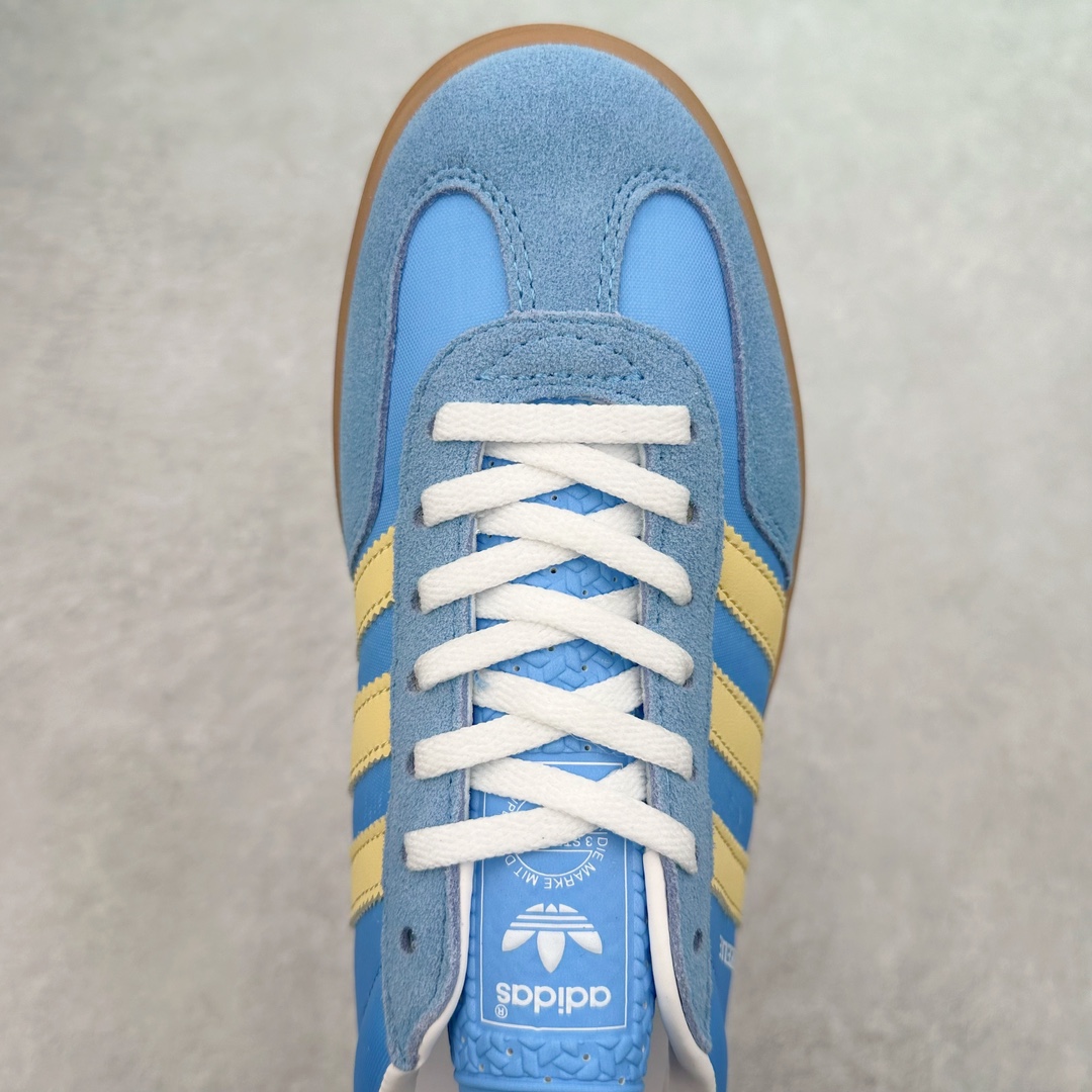 图片[4]-＃特价福利 AD Original Samba OG/Gazelle Indoor Trainers 复古经典轻便板鞋 口碑大厂出品 品控大底版型不断改良更新 全套原纸板楦头开发 确保原汁原味 完美呈现桑巴版型 一比一鞋头弧度高度鞋身弧度 此版本只针对中端市场 皮料材质有所更替 其他数据细节工艺流程均保持一致 绝不口嗨 细节品控鞋型随意对比 正确烫金高频细节 原装纳米超迁皮料 独家私模橡胶大底 原盒原配 这款桑巴鞋展示了高质量的工艺 带有装饰的超锁缝制和无缝的手感 柔软、柔软的皮革造型和标志性的3条纹完成了精致的外观 正规合身鞋带 鞋面上有绒面鞋垫 橡胶鞋底 享受正畸套筒软感 自50年代首次亮相以来就一直在赢得粉丝的青睐 尺码：36 36.5 37.5 38 38.5 39 40 40.5 41 42 42.5 43 44 44.5 45-选品中心