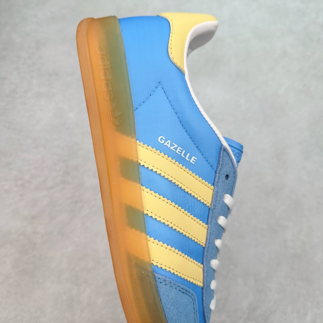 图片[6]-＃特价福利 AD Original Samba OG/Gazelle Indoor Trainers 复古经典轻便板鞋 口碑大厂出品 品控大底版型不断改良更新 全套原纸板楦头开发 确保原汁原味 完美呈现桑巴版型 一比一鞋头弧度高度鞋身弧度 此版本只针对中端市场 皮料材质有所更替 其他数据细节工艺流程均保持一致 绝不口嗨 细节品控鞋型随意对比 正确烫金高频细节 原装纳米超迁皮料 独家私模橡胶大底 原盒原配 这款桑巴鞋展示了高质量的工艺 带有装饰的超锁缝制和无缝的手感 柔软、柔软的皮革造型和标志性的3条纹完成了精致的外观 正规合身鞋带 鞋面上有绒面鞋垫 橡胶鞋底 享受正畸套筒软感 自50年代首次亮相以来就一直在赢得粉丝的青睐 尺码：36 36.5 37.5 38 38.5 39 40 40.5 41 42 42.5 43 44 44.5 45-选品中心