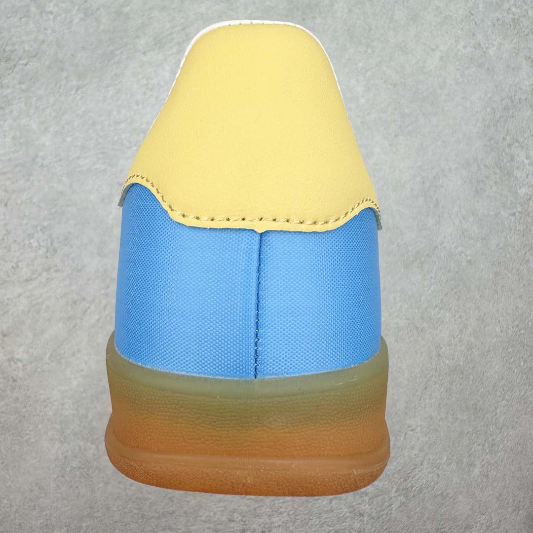 图片[8]-＃特价福利 AD Original Samba OG/Gazelle Indoor Trainers 复古经典轻便板鞋 口碑大厂出品 品控大底版型不断改良更新 全套原纸板楦头开发 确保原汁原味 完美呈现桑巴版型 一比一鞋头弧度高度鞋身弧度 此版本只针对中端市场 皮料材质有所更替 其他数据细节工艺流程均保持一致 绝不口嗨 细节品控鞋型随意对比 正确烫金高频细节 原装纳米超迁皮料 独家私模橡胶大底 原盒原配 这款桑巴鞋展示了高质量的工艺 带有装饰的超锁缝制和无缝的手感 柔软、柔软的皮革造型和标志性的3条纹完成了精致的外观 正规合身鞋带 鞋面上有绒面鞋垫 橡胶鞋底 享受正畸套筒软感 自50年代首次亮相以来就一直在赢得粉丝的青睐 尺码：36 36.5 37.5 38 38.5 39 40 40.5 41 42 42.5 43 44 44.5 45-选品中心