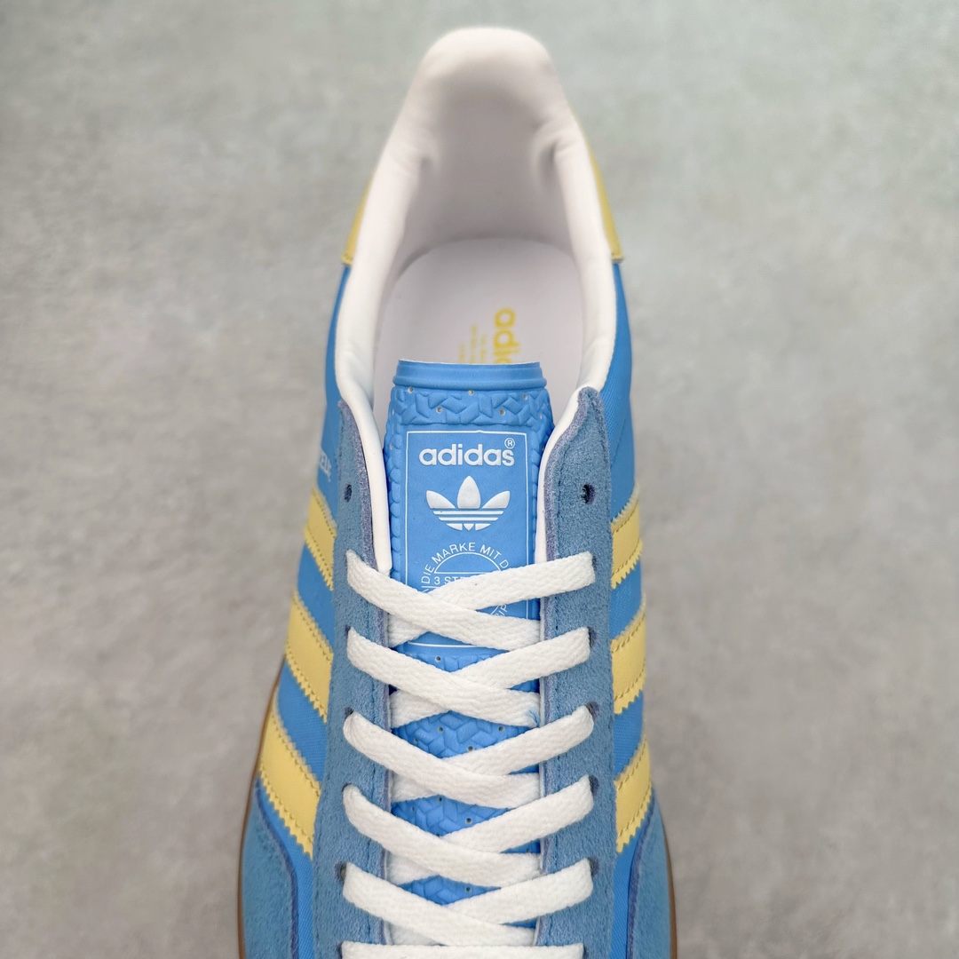 图片[5]-＃特价福利 AD Original Samba OG/Gazelle Indoor Trainers 复古经典轻便板鞋 口碑大厂出品 品控大底版型不断改良更新 全套原纸板楦头开发 确保原汁原味 完美呈现桑巴版型 一比一鞋头弧度高度鞋身弧度 此版本只针对中端市场 皮料材质有所更替 其他数据细节工艺流程均保持一致 绝不口嗨 细节品控鞋型随意对比 正确烫金高频细节 原装纳米超迁皮料 独家私模橡胶大底 原盒原配 这款桑巴鞋展示了高质量的工艺 带有装饰的超锁缝制和无缝的手感 柔软、柔软的皮革造型和标志性的3条纹完成了精致的外观 正规合身鞋带 鞋面上有绒面鞋垫 橡胶鞋底 享受正畸套筒软感 自50年代首次亮相以来就一直在赢得粉丝的青睐 尺码：36 36.5 37.5 38 38.5 39 40 40.5 41 42 42.5 43 44 44.5 45-选品中心