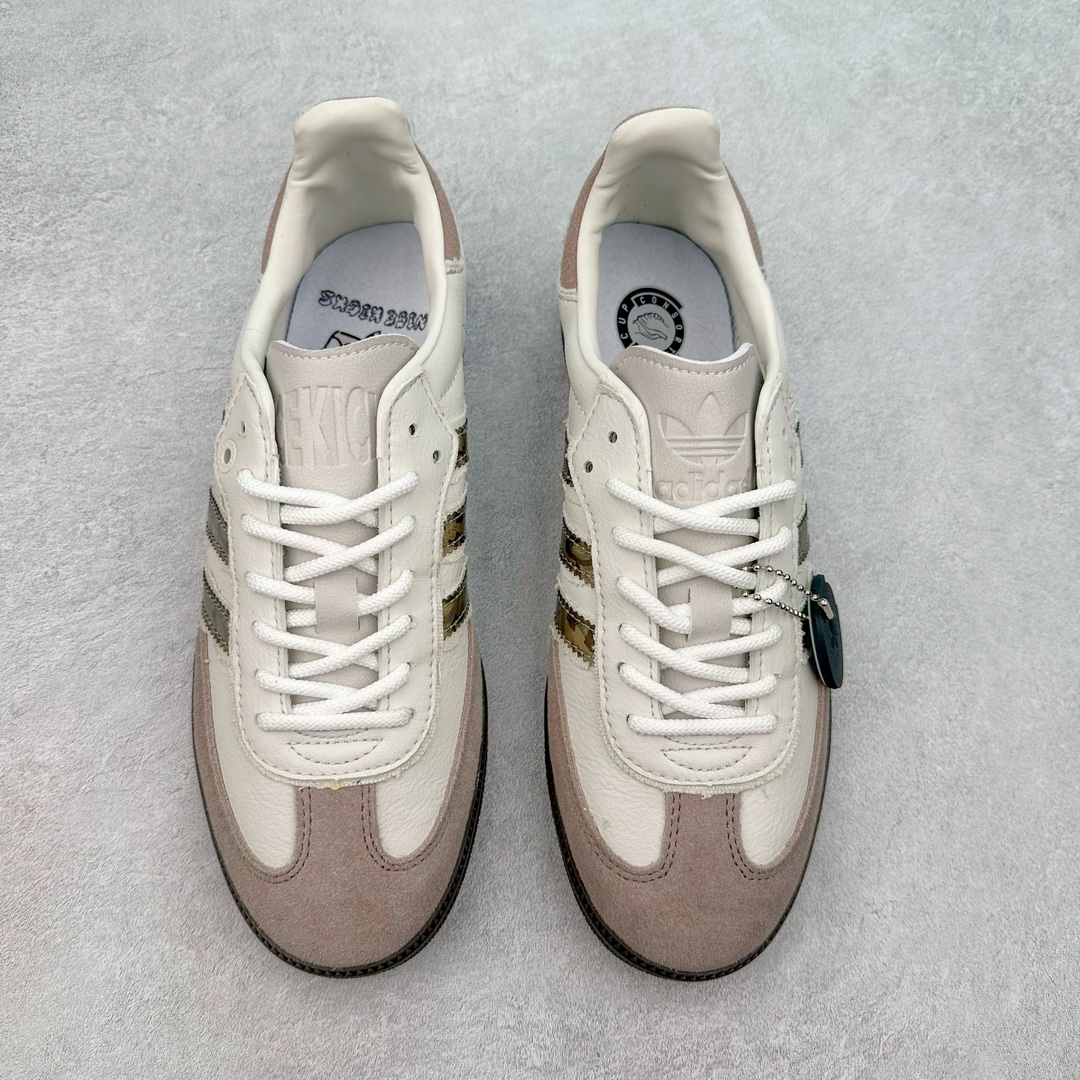 图片[2]-＃特价福利 AD Original Samba OG/Gazelle Indoor Trainers 复古经典轻便板鞋 口碑大厂出品 品控大底版型不断改良更新 全套原纸板楦头开发 确保原汁原味 完美呈现桑巴版型 一比一鞋头弧度高度鞋身弧度 此版本只针对中端市场 皮料材质有所更替 其他数据细节工艺流程均保持一致 绝不口嗨 细节品控鞋型随意对比 正确烫金高频细节 原装纳米超迁皮料 独家私模橡胶大底 原盒原配 这款桑巴鞋展示了高质量的工艺 带有装饰的超锁缝制和无缝的手感 柔软、柔软的皮革造型和标志性的3条纹完成了精致的外观 正规合身鞋带 鞋面上有绒面鞋垫 橡胶鞋底 享受正畸套筒软感 自50年代首次亮相以来就一直在赢得粉丝的青睐 尺码：36 36.5 37.5 38 38.5 39 40 40.5 41 42 42.5 43 44 44.5 45-选品中心