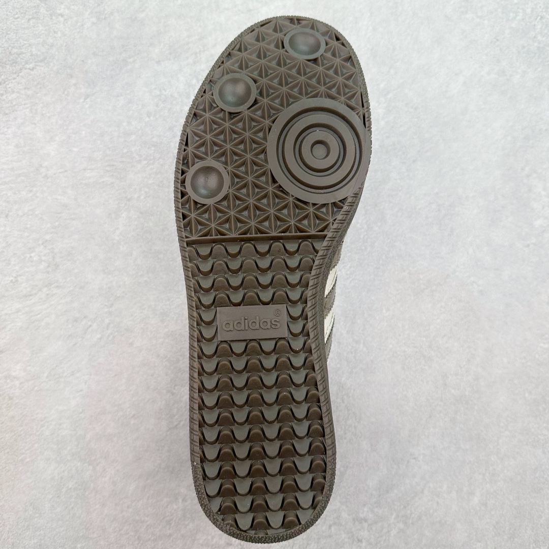 图片[9]-＃特价福利 AD Original Samba OG/Gazelle Indoor Trainers 复古经典轻便板鞋 口碑大厂出品 品控大底版型不断改良更新 全套原纸板楦头开发 确保原汁原味 完美呈现桑巴版型 一比一鞋头弧度高度鞋身弧度 此版本只针对中端市场 皮料材质有所更替 其他数据细节工艺流程均保持一致 绝不口嗨 细节品控鞋型随意对比 正确烫金高频细节 原装纳米超迁皮料 独家私模橡胶大底 原盒原配 这款桑巴鞋展示了高质量的工艺 带有装饰的超锁缝制和无缝的手感 柔软、柔软的皮革造型和标志性的3条纹完成了精致的外观 正规合身鞋带 鞋面上有绒面鞋垫 橡胶鞋底 享受正畸套筒软感 自50年代首次亮相以来就一直在赢得粉丝的青睐 尺码：36 36.5 37.5 38 38.5 39 40 40.5 41 42 42.5 43 44 44.5 45-选品中心