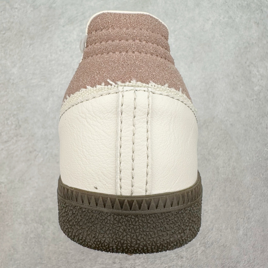 图片[8]-＃特价福利 AD Original Samba OG/Gazelle Indoor Trainers 复古经典轻便板鞋 口碑大厂出品 品控大底版型不断改良更新 全套原纸板楦头开发 确保原汁原味 完美呈现桑巴版型 一比一鞋头弧度高度鞋身弧度 此版本只针对中端市场 皮料材质有所更替 其他数据细节工艺流程均保持一致 绝不口嗨 细节品控鞋型随意对比 正确烫金高频细节 原装纳米超迁皮料 独家私模橡胶大底 原盒原配 这款桑巴鞋展示了高质量的工艺 带有装饰的超锁缝制和无缝的手感 柔软、柔软的皮革造型和标志性的3条纹完成了精致的外观 正规合身鞋带 鞋面上有绒面鞋垫 橡胶鞋底 享受正畸套筒软感 自50年代首次亮相以来就一直在赢得粉丝的青睐 尺码：36 36.5 37.5 38 38.5 39 40 40.5 41 42 42.5 43 44 44.5 45-选品中心