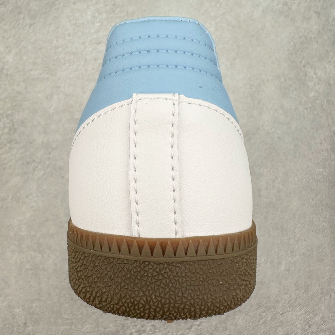 图片[8]-＃特价福利 AD Original Samba OG/Gazelle Indoor Trainers 复古经典轻便板鞋 口碑大厂出品 品控大底版型不断改良更新 全套原纸板楦头开发 确保原汁原味 完美呈现桑巴版型 一比一鞋头弧度高度鞋身弧度 此版本只针对中端市场 皮料材质有所更替 其他数据细节工艺流程均保持一致 绝不口嗨 细节品控鞋型随意对比 正确烫金高频细节 原装纳米超迁皮料 独家私模橡胶大底 原盒原配 这款桑巴鞋展示了高质量的工艺 带有装饰的超锁缝制和无缝的手感 柔软、柔软的皮革造型和标志性的3条纹完成了精致的外观 正规合身鞋带 鞋面上有绒面鞋垫 橡胶鞋底 享受正畸套筒软感 自50年代首次亮相以来就一直在赢得粉丝的青睐 尺码：36 36.5 37.5 38 38.5 39 40 40.5 41 42 42.5 43 44 44.5 45-选品中心