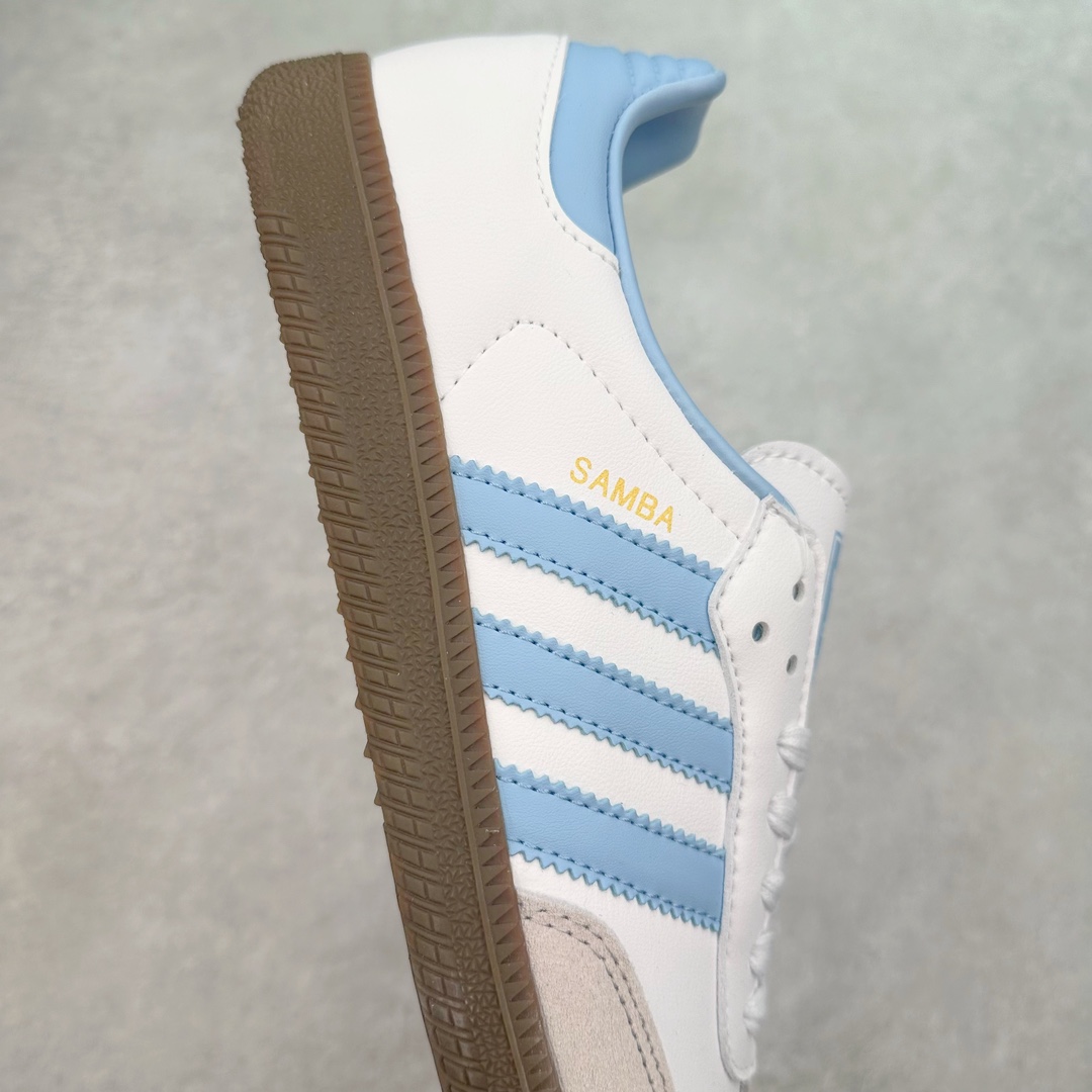 图片[6]-＃特价福利 AD Original Samba OG/Gazelle Indoor Trainers 复古经典轻便板鞋 口碑大厂出品 品控大底版型不断改良更新 全套原纸板楦头开发 确保原汁原味 完美呈现桑巴版型 一比一鞋头弧度高度鞋身弧度 此版本只针对中端市场 皮料材质有所更替 其他数据细节工艺流程均保持一致 绝不口嗨 细节品控鞋型随意对比 正确烫金高频细节 原装纳米超迁皮料 独家私模橡胶大底 原盒原配 这款桑巴鞋展示了高质量的工艺 带有装饰的超锁缝制和无缝的手感 柔软、柔软的皮革造型和标志性的3条纹完成了精致的外观 正规合身鞋带 鞋面上有绒面鞋垫 橡胶鞋底 享受正畸套筒软感 自50年代首次亮相以来就一直在赢得粉丝的青睐 尺码：36 36.5 37.5 38 38.5 39 40 40.5 41 42 42.5 43 44 44.5 45-选品中心