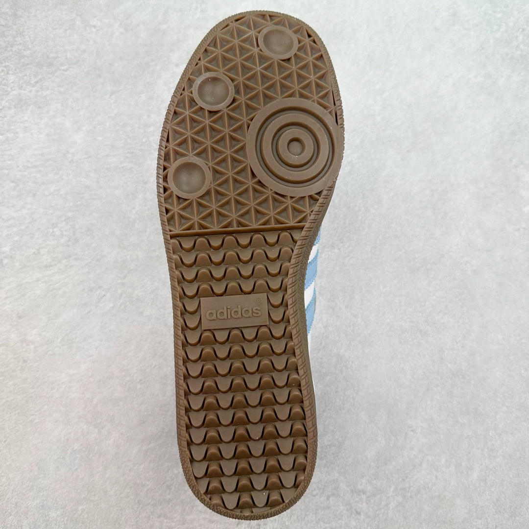 图片[9]-＃特价福利 AD Original Samba OG/Gazelle Indoor Trainers 复古经典轻便板鞋 口碑大厂出品 品控大底版型不断改良更新 全套原纸板楦头开发 确保原汁原味 完美呈现桑巴版型 一比一鞋头弧度高度鞋身弧度 此版本只针对中端市场 皮料材质有所更替 其他数据细节工艺流程均保持一致 绝不口嗨 细节品控鞋型随意对比 正确烫金高频细节 原装纳米超迁皮料 独家私模橡胶大底 原盒原配 这款桑巴鞋展示了高质量的工艺 带有装饰的超锁缝制和无缝的手感 柔软、柔软的皮革造型和标志性的3条纹完成了精致的外观 正规合身鞋带 鞋面上有绒面鞋垫 橡胶鞋底 享受正畸套筒软感 自50年代首次亮相以来就一直在赢得粉丝的青睐 尺码：36 36.5 37.5 38 38.5 39 40 40.5 41 42 42.5 43 44 44.5 45-选品中心