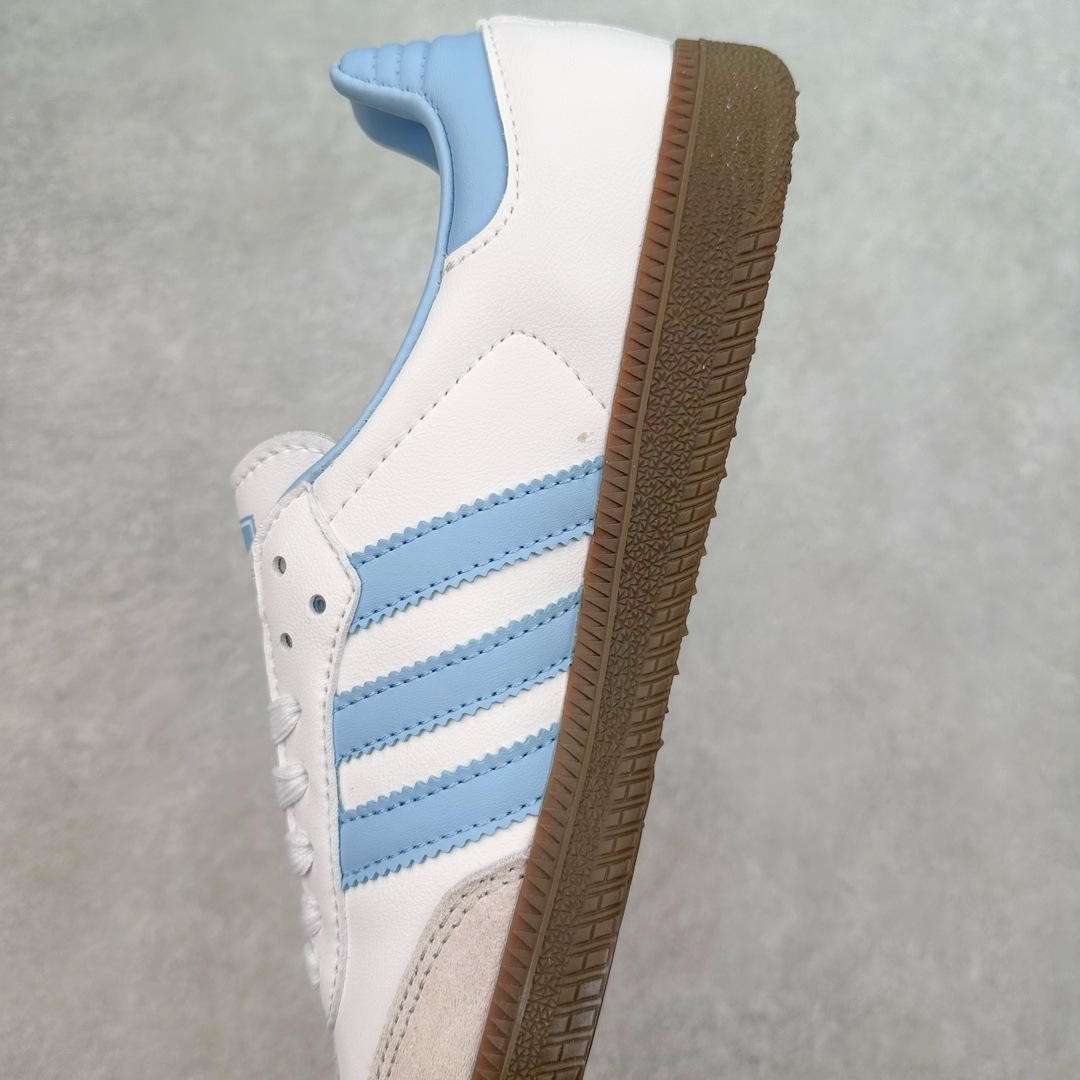 图片[7]-＃特价福利 AD Original Samba OG/Gazelle Indoor Trainers 复古经典轻便板鞋 口碑大厂出品 品控大底版型不断改良更新 全套原纸板楦头开发 确保原汁原味 完美呈现桑巴版型 一比一鞋头弧度高度鞋身弧度 此版本只针对中端市场 皮料材质有所更替 其他数据细节工艺流程均保持一致 绝不口嗨 细节品控鞋型随意对比 正确烫金高频细节 原装纳米超迁皮料 独家私模橡胶大底 原盒原配 这款桑巴鞋展示了高质量的工艺 带有装饰的超锁缝制和无缝的手感 柔软、柔软的皮革造型和标志性的3条纹完成了精致的外观 正规合身鞋带 鞋面上有绒面鞋垫 橡胶鞋底 享受正畸套筒软感 自50年代首次亮相以来就一直在赢得粉丝的青睐 尺码：36 36.5 37.5 38 38.5 39 40 40.5 41 42 42.5 43 44 44.5 45-选品中心