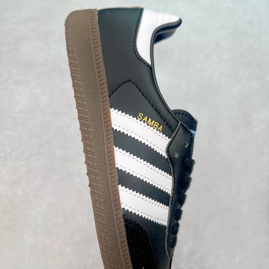 图片[6]-＃特价福利 AD Original Samba OG/Gazelle Indoor Trainers 复古经典轻便板鞋 口碑大厂出品 品控大底版型不断改良更新 全套原纸板楦头开发 确保原汁原味 完美呈现桑巴版型 一比一鞋头弧度高度鞋身弧度 此版本只针对中端市场 皮料材质有所更替 其他数据细节工艺流程均保持一致 绝不口嗨 细节品控鞋型随意对比 正确烫金高频细节 原装纳米超迁皮料 独家私模橡胶大底 原盒原配 这款桑巴鞋展示了高质量的工艺 带有装饰的超锁缝制和无缝的手感 柔软、柔软的皮革造型和标志性的3条纹完成了精致的外观 正规合身鞋带 鞋面上有绒面鞋垫 橡胶鞋底 享受正畸套筒软感 自50年代首次亮相以来就一直在赢得粉丝的青睐 尺码：36 36.5 37.5 38 38.5 39 40 40.5 41 42 42.5 43 44 44.5 45-选品中心