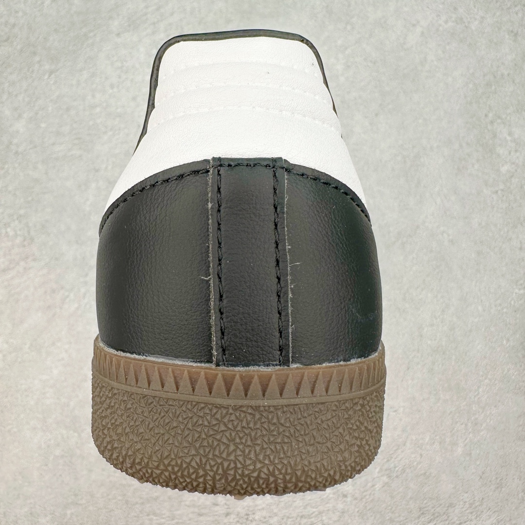 图片[8]-＃特价福利 AD Original Samba OG/Gazelle Indoor Trainers 复古经典轻便板鞋 口碑大厂出品 品控大底版型不断改良更新 全套原纸板楦头开发 确保原汁原味 完美呈现桑巴版型 一比一鞋头弧度高度鞋身弧度 此版本只针对中端市场 皮料材质有所更替 其他数据细节工艺流程均保持一致 绝不口嗨 细节品控鞋型随意对比 正确烫金高频细节 原装纳米超迁皮料 独家私模橡胶大底 原盒原配 这款桑巴鞋展示了高质量的工艺 带有装饰的超锁缝制和无缝的手感 柔软、柔软的皮革造型和标志性的3条纹完成了精致的外观 正规合身鞋带 鞋面上有绒面鞋垫 橡胶鞋底 享受正畸套筒软感 自50年代首次亮相以来就一直在赢得粉丝的青睐 尺码：36 36.5 37.5 38 38.5 39 40 40.5 41 42 42.5 43 44 44.5 45-选品中心