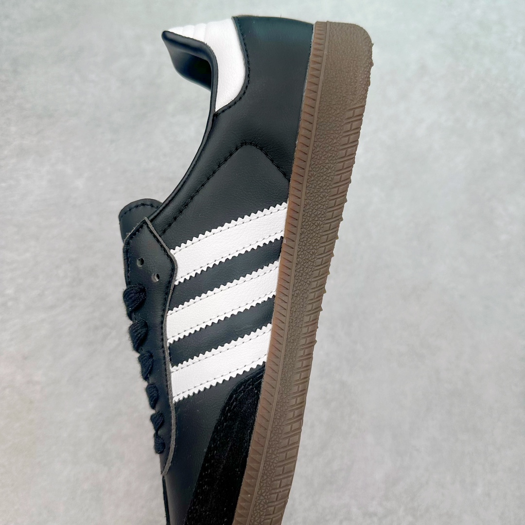 图片[7]-＃特价福利 AD Original Samba OG/Gazelle Indoor Trainers 复古经典轻便板鞋 口碑大厂出品 品控大底版型不断改良更新 全套原纸板楦头开发 确保原汁原味 完美呈现桑巴版型 一比一鞋头弧度高度鞋身弧度 此版本只针对中端市场 皮料材质有所更替 其他数据细节工艺流程均保持一致 绝不口嗨 细节品控鞋型随意对比 正确烫金高频细节 原装纳米超迁皮料 独家私模橡胶大底 原盒原配 这款桑巴鞋展示了高质量的工艺 带有装饰的超锁缝制和无缝的手感 柔软、柔软的皮革造型和标志性的3条纹完成了精致的外观 正规合身鞋带 鞋面上有绒面鞋垫 橡胶鞋底 享受正畸套筒软感 自50年代首次亮相以来就一直在赢得粉丝的青睐 尺码：36 36.5 37.5 38 38.5 39 40 40.5 41 42 42.5 43 44 44.5 45-选品中心