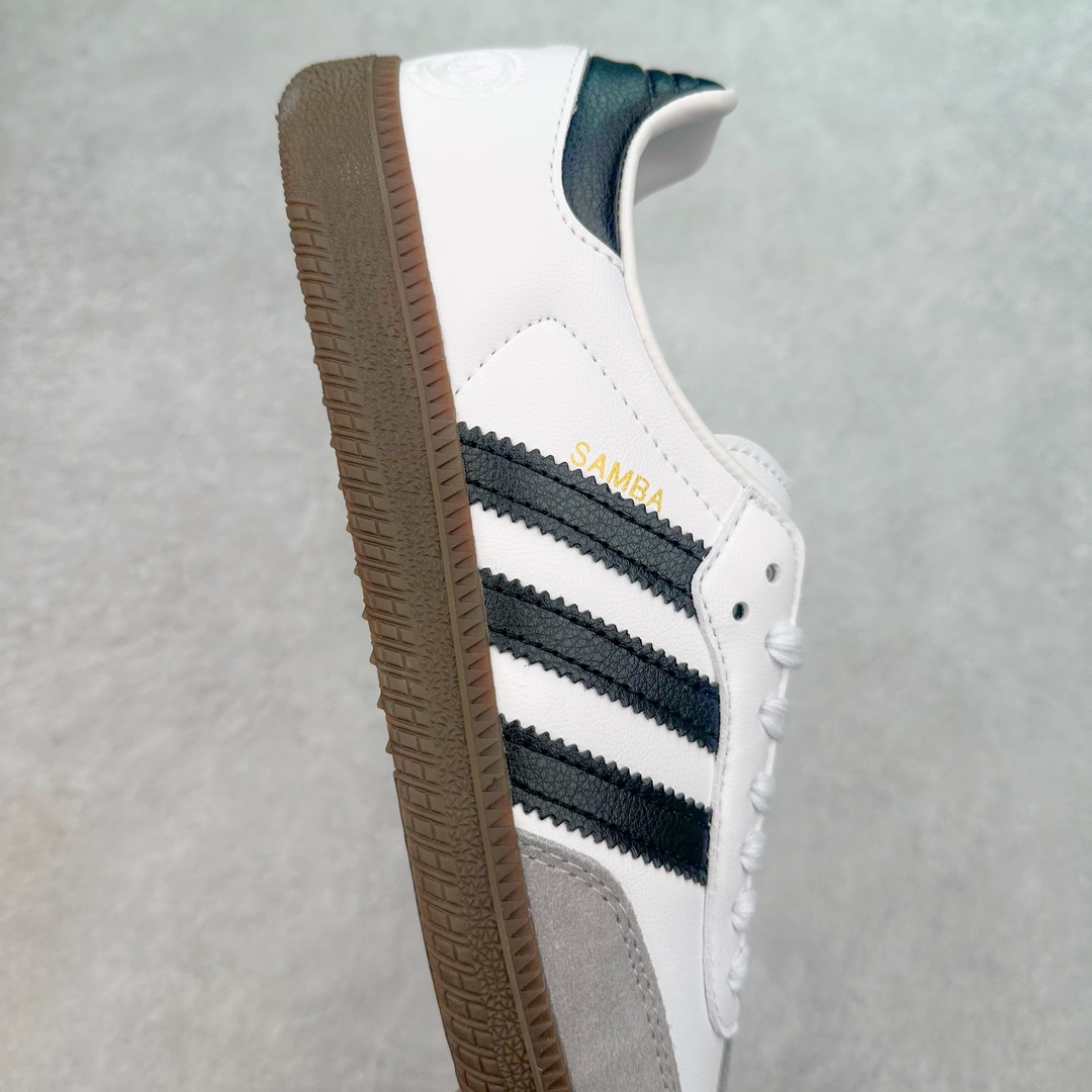 图片[6]-＃特价福利 AD Original Samba OG/Gazelle Indoor Trainers 复古经典轻便板鞋 口碑大厂出品 品控大底版型不断改良更新 全套原纸板楦头开发 确保原汁原味 完美呈现桑巴版型 一比一鞋头弧度高度鞋身弧度 此版本只针对中端市场 皮料材质有所更替 其他数据细节工艺流程均保持一致 绝不口嗨 细节品控鞋型随意对比 正确烫金高频细节 原装纳米超迁皮料 独家私模橡胶大底 原盒原配 这款桑巴鞋展示了高质量的工艺 带有装饰的超锁缝制和无缝的手感 柔软、柔软的皮革造型和标志性的3条纹完成了精致的外观 正规合身鞋带 鞋面上有绒面鞋垫 橡胶鞋底 享受正畸套筒软感 自50年代首次亮相以来就一直在赢得粉丝的青睐 尺码：36 36.5 37.5 38 38.5 39 40 40.5 41 42 42.5 43 44 44.5 45-选品中心