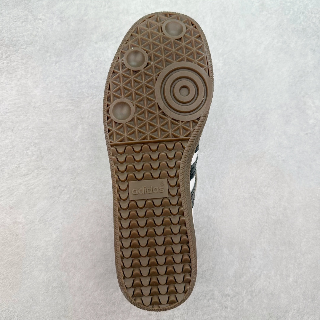 图片[9]-＃特价福利 AD Original Samba OG/Gazelle Indoor Trainers 复古经典轻便板鞋 口碑大厂出品 品控大底版型不断改良更新 全套原纸板楦头开发 确保原汁原味 完美呈现桑巴版型 一比一鞋头弧度高度鞋身弧度 此版本只针对中端市场 皮料材质有所更替 其他数据细节工艺流程均保持一致 绝不口嗨 细节品控鞋型随意对比 正确烫金高频细节 原装纳米超迁皮料 独家私模橡胶大底 原盒原配 这款桑巴鞋展示了高质量的工艺 带有装饰的超锁缝制和无缝的手感 柔软、柔软的皮革造型和标志性的3条纹完成了精致的外观 正规合身鞋带 鞋面上有绒面鞋垫 橡胶鞋底 享受正畸套筒软感 自50年代首次亮相以来就一直在赢得粉丝的青睐 尺码：36 36.5 37.5 38 38.5 39 40 40.5 41 42 42.5 43 44 44.5 45-选品中心