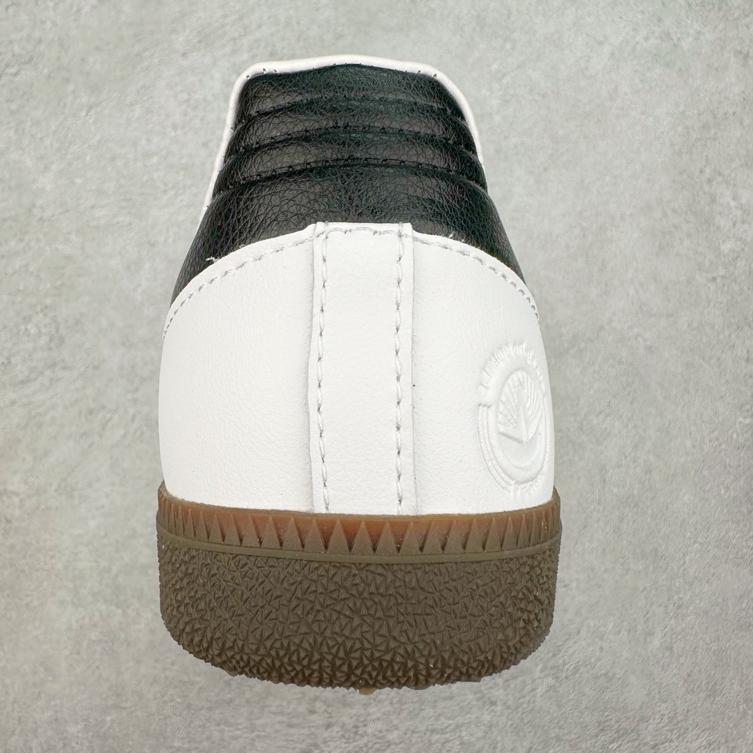 图片[8]-＃特价福利 AD Original Samba OG/Gazelle Indoor Trainers 复古经典轻便板鞋 口碑大厂出品 品控大底版型不断改良更新 全套原纸板楦头开发 确保原汁原味 完美呈现桑巴版型 一比一鞋头弧度高度鞋身弧度 此版本只针对中端市场 皮料材质有所更替 其他数据细节工艺流程均保持一致 绝不口嗨 细节品控鞋型随意对比 正确烫金高频细节 原装纳米超迁皮料 独家私模橡胶大底 原盒原配 这款桑巴鞋展示了高质量的工艺 带有装饰的超锁缝制和无缝的手感 柔软、柔软的皮革造型和标志性的3条纹完成了精致的外观 正规合身鞋带 鞋面上有绒面鞋垫 橡胶鞋底 享受正畸套筒软感 自50年代首次亮相以来就一直在赢得粉丝的青睐 尺码：36 36.5 37.5 38 38.5 39 40 40.5 41 42 42.5 43 44 44.5 45-选品中心