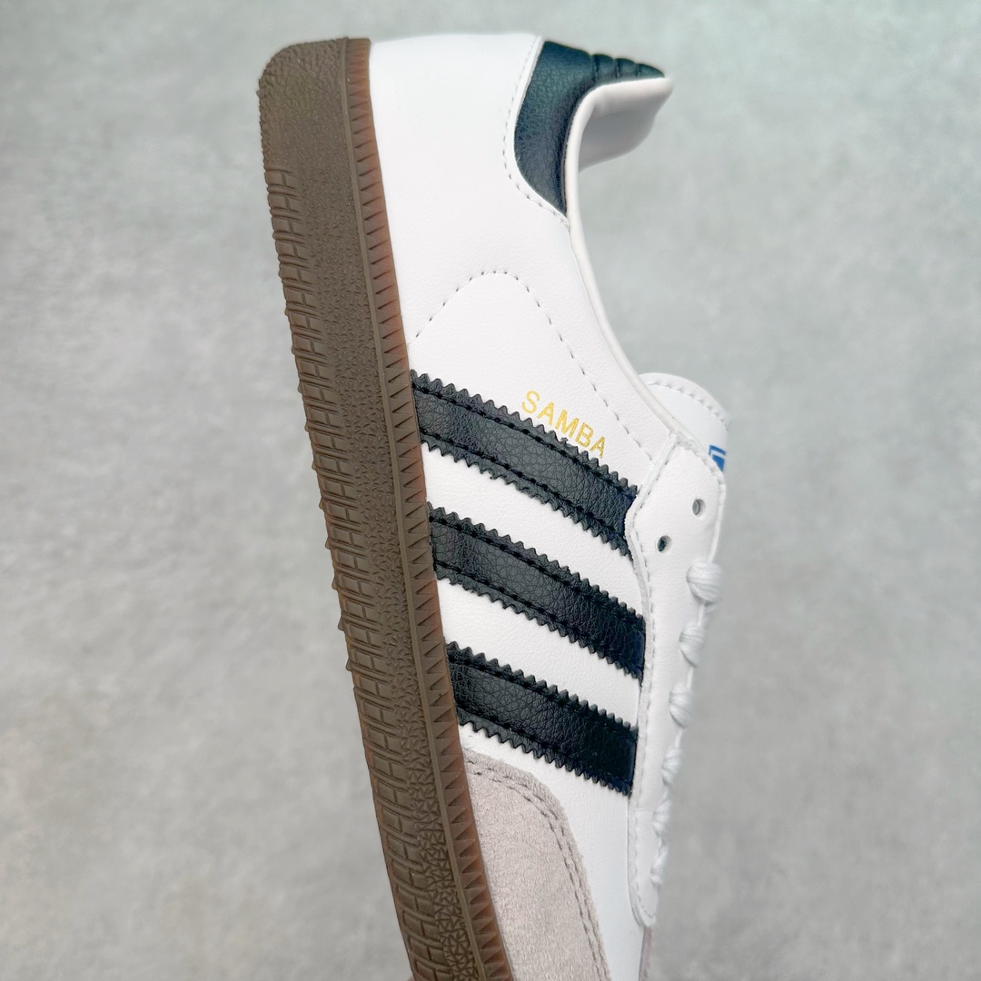 图片[6]-＃特价福利 AD Original Samba OG/Gazelle Indoor Trainers 复古经典轻便板鞋 口碑大厂出品 品控大底版型不断改良更新 全套原纸板楦头开发 确保原汁原味 完美呈现桑巴版型 一比一鞋头弧度高度鞋身弧度 此版本只针对中端市场 皮料材质有所更替 其他数据细节工艺流程均保持一致 绝不口嗨 细节品控鞋型随意对比 正确烫金高频细节 原装纳米超迁皮料 独家私模橡胶大底 原盒原配 这款桑巴鞋展示了高质量的工艺 带有装饰的超锁缝制和无缝的手感 柔软、柔软的皮革造型和标志性的3条纹完成了精致的外观 正规合身鞋带 鞋面上有绒面鞋垫 橡胶鞋底 享受正畸套筒软感 自50年代首次亮相以来就一直在赢得粉丝的青睐 尺码：36 36.5 37.5 38 38.5 39 40 40.5 41 42 42.5 43 44 44.5 45-选品中心