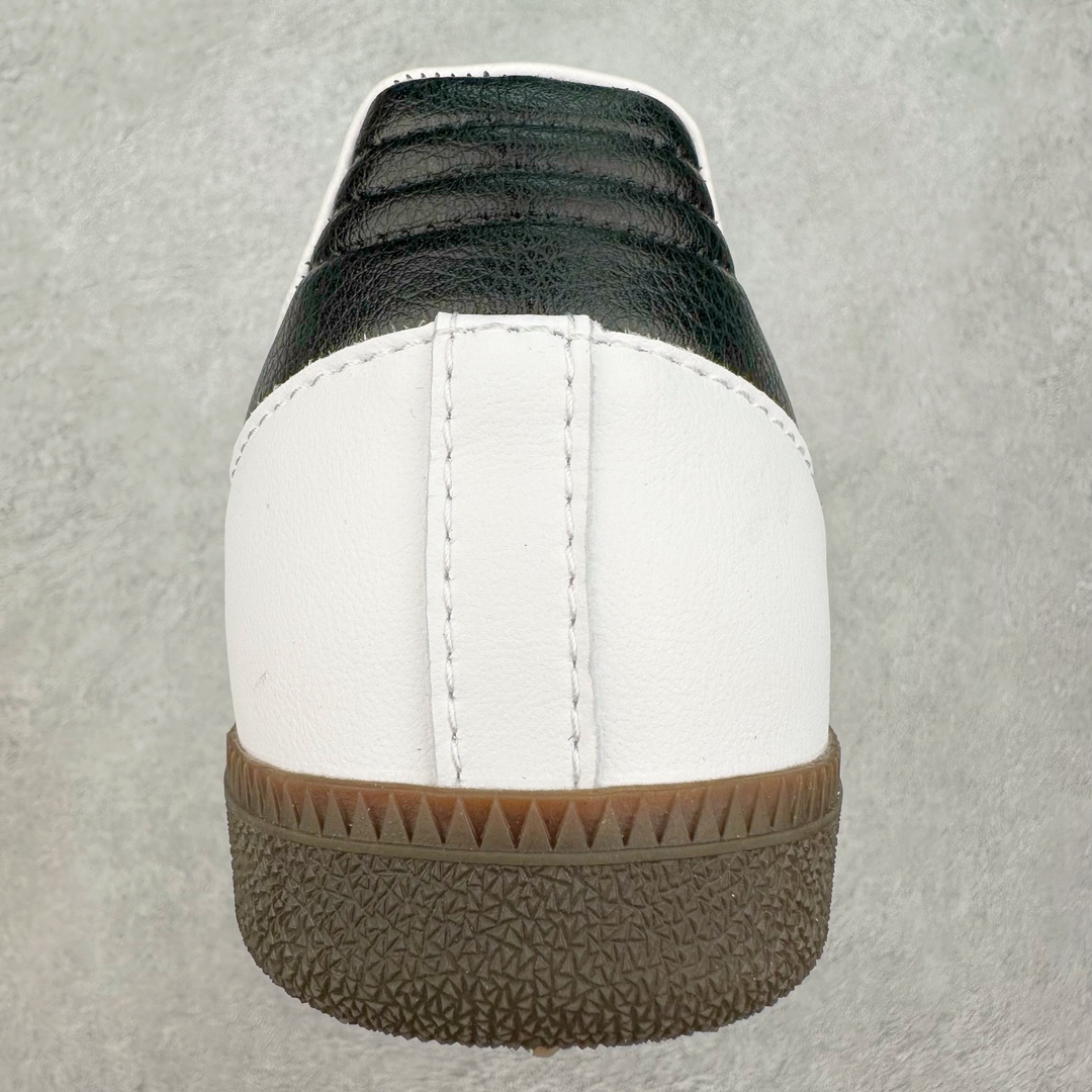 图片[8]-＃特价福利 AD Original Samba OG/Gazelle Indoor Trainers 复古经典轻便板鞋 口碑大厂出品 品控大底版型不断改良更新 全套原纸板楦头开发 确保原汁原味 完美呈现桑巴版型 一比一鞋头弧度高度鞋身弧度 此版本只针对中端市场 皮料材质有所更替 其他数据细节工艺流程均保持一致 绝不口嗨 细节品控鞋型随意对比 正确烫金高频细节 原装纳米超迁皮料 独家私模橡胶大底 原盒原配 这款桑巴鞋展示了高质量的工艺 带有装饰的超锁缝制和无缝的手感 柔软、柔软的皮革造型和标志性的3条纹完成了精致的外观 正规合身鞋带 鞋面上有绒面鞋垫 橡胶鞋底 享受正畸套筒软感 自50年代首次亮相以来就一直在赢得粉丝的青睐 尺码：36 36.5 37.5 38 38.5 39 40 40.5 41 42 42.5 43 44 44.5 45-选品中心