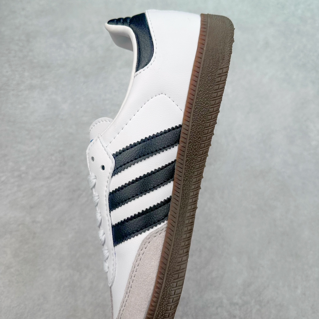 图片[7]-＃特价福利 AD Original Samba OG/Gazelle Indoor Trainers 复古经典轻便板鞋 口碑大厂出品 品控大底版型不断改良更新 全套原纸板楦头开发 确保原汁原味 完美呈现桑巴版型 一比一鞋头弧度高度鞋身弧度 此版本只针对中端市场 皮料材质有所更替 其他数据细节工艺流程均保持一致 绝不口嗨 细节品控鞋型随意对比 正确烫金高频细节 原装纳米超迁皮料 独家私模橡胶大底 原盒原配 这款桑巴鞋展示了高质量的工艺 带有装饰的超锁缝制和无缝的手感 柔软、柔软的皮革造型和标志性的3条纹完成了精致的外观 正规合身鞋带 鞋面上有绒面鞋垫 橡胶鞋底 享受正畸套筒软感 自50年代首次亮相以来就一直在赢得粉丝的青睐 尺码：36 36.5 37.5 38 38.5 39 40 40.5 41 42 42.5 43 44 44.5 45-选品中心