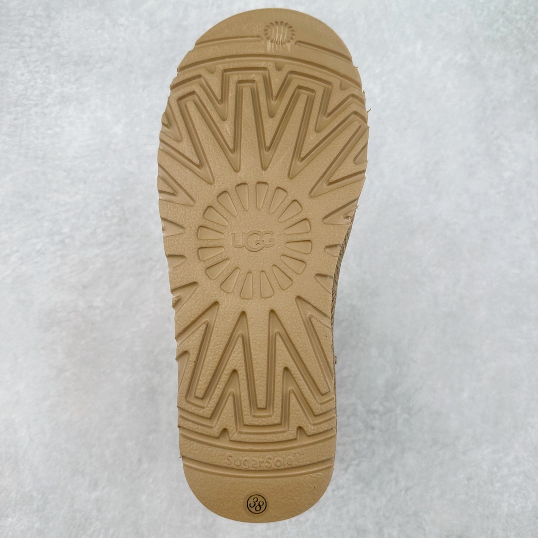 图片[9]-＃GD UGG 6223经典秋冬羊皮毛一体雪地靴 隆丰A级澳洲进口羊皮毛一体 完全遵循ZP工艺流程 代工厂原厂版师 秉承无原鞋不开发选择 注重每一处细节 市面最正版型 TREADLITE\\\”轻翼\\\”科技外底 轻便/耐用/柔韧/桩型【售后郑重承诺】一个月内若出现重大脱胶/断底等质量问题 直接为您换新 翻毛皮鞋面 细腻亲肤再生聚酯纤维滚边 舒适易打理 保暖性佳 UGG plush™ 里衬和内底 茸软亲肤 舒适暖足 经典鞋型搭配轻盈厚底 稳稳拿捏秋冬出街时髦造型 Treadlite by UGG 轻翼大底 轻盈缓震 为双足减负 舒适轻便 助你轻松畅玩整天 尺码：35 36 37 38 39 40-选品中心