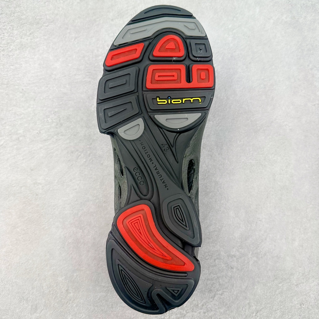 图片[9]-ECCO爱步2024年新款户外鞋防水透气越野跑鞋 健步踪迹系列 鞋面设有GORE-TEX防水薄膜 给你贴心防水保护 防水透气 直接注塑工艺连接鞋面与鞋底 一体成型 合脚稳固 BIOM自然律动科技鞋楦 符合人体工学 长效缓震带来裸足体验 橡胶大底 结合橡胶凸起鞋钉设计 适应多种地形 提供强劲抓地力与耐磨性 稳定支撑 越野无束 尺码：39 40 41 42 43 44（正常码）-选品中心