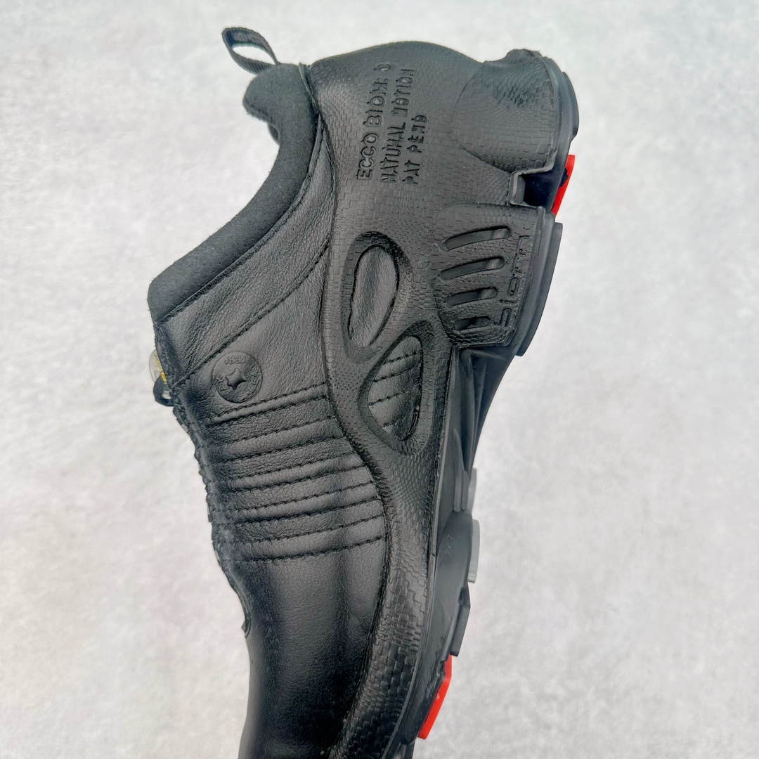 图片[7]-ECCO爱步2024年新款户外鞋防水透气越野跑鞋 健步踪迹系列 鞋面设有GORE-TEX防水薄膜 给你贴心防水保护 防水透气 直接注塑工艺连接鞋面与鞋底 一体成型 合脚稳固 BIOM自然律动科技鞋楦 符合人体工学 长效缓震带来裸足体验 橡胶大底 结合橡胶凸起鞋钉设计 适应多种地形 提供强劲抓地力与耐磨性 稳定支撑 越野无束 尺码：39 40 41 42 43 44（正常码）-选品中心