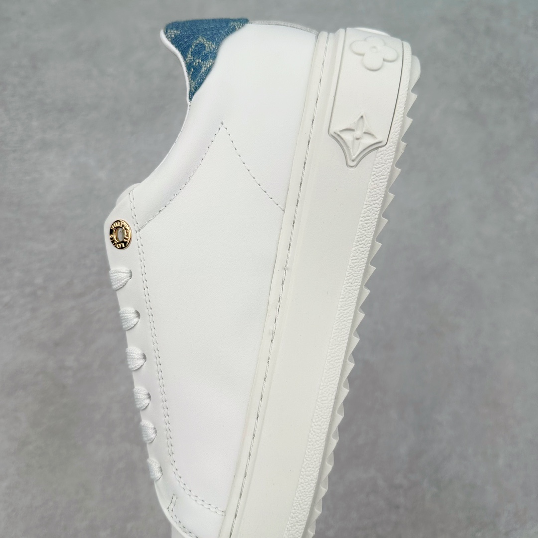 图片[7]-Louis Vuitton 路易威登 lv Time Out 低帮时尚运动板鞋 为舒软小牛皮革压印金属质感 Monogram 图案 再令 Louis 和vuitton 装饰点缀鞋带 与卢勒克斯金属线共同 释放莹泽光芒 搭配后部 Monogram帆布饰边和加厚胎面橡胶外底 鞋面胎牛皮和进口PVC制裁而成 高密度进口电脑车线工艺、经典LOGO跟PVC完美结合 原版大底开模 内里采用进口羊皮 超软皮内里+鞋垫 最新LV/路易威登 杨幂 关晓彤 官方等多明星网红同款 快手抖音等多平台热推 尺码：35 36 37 38 39 40 41 42 43 44-选品中心