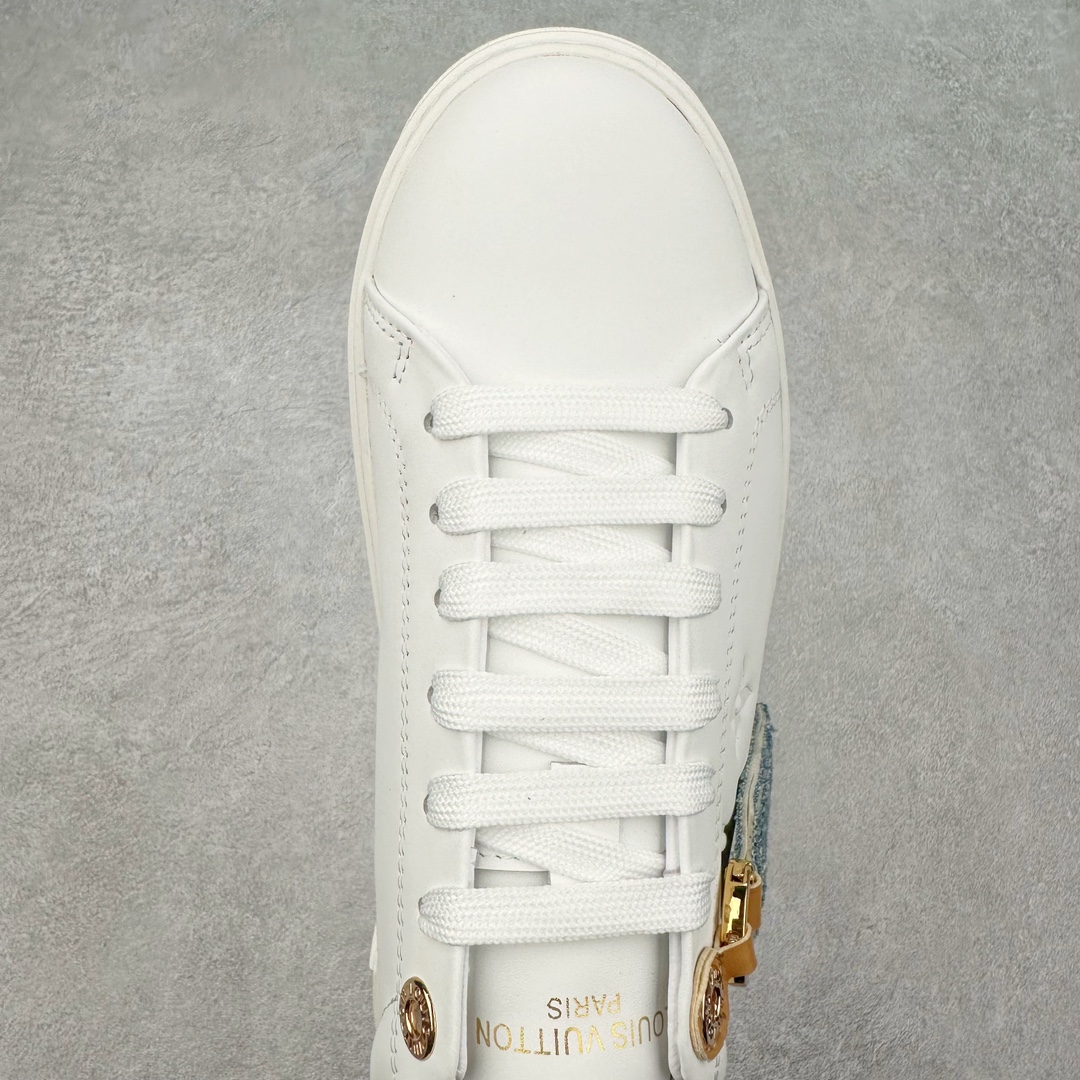 图片[4]-Louis Vuitton 路易威登 lv Time Out 低帮时尚运动板鞋 为舒软小牛皮革压印金属质感 Monogram 图案 再令 Louis 和vuitton 装饰点缀鞋带 与卢勒克斯金属线共同 释放莹泽光芒 搭配后部 Monogram帆布饰边和加厚胎面橡胶外底 鞋面胎牛皮和进口PVC制裁而成 高密度进口电脑车线工艺、经典LOGO跟PVC完美结合 原版大底开模 内里采用进口羊皮 超软皮内里+鞋垫 最新LV/路易威登 杨幂 关晓彤 官方等多明星网红同款 快手抖音等多平台热推 尺码：35 36 37 38 39 40 41 42 43 44-选品中心